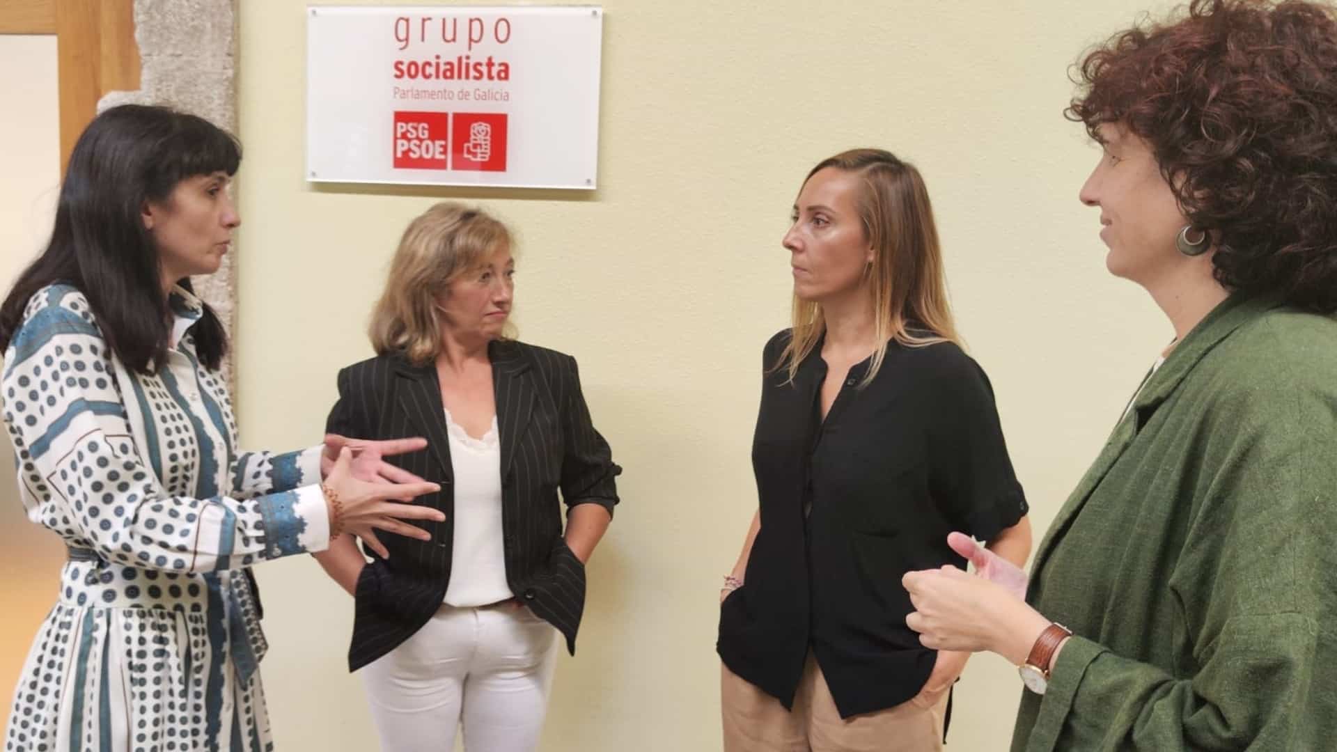 La reunión de la teniente de alcalde, Mar García, y la concelleira de Educación, Teresa Duro, reunidas con la diputada socialista Noa Díaz | CONCELLO DE NEGREIRA