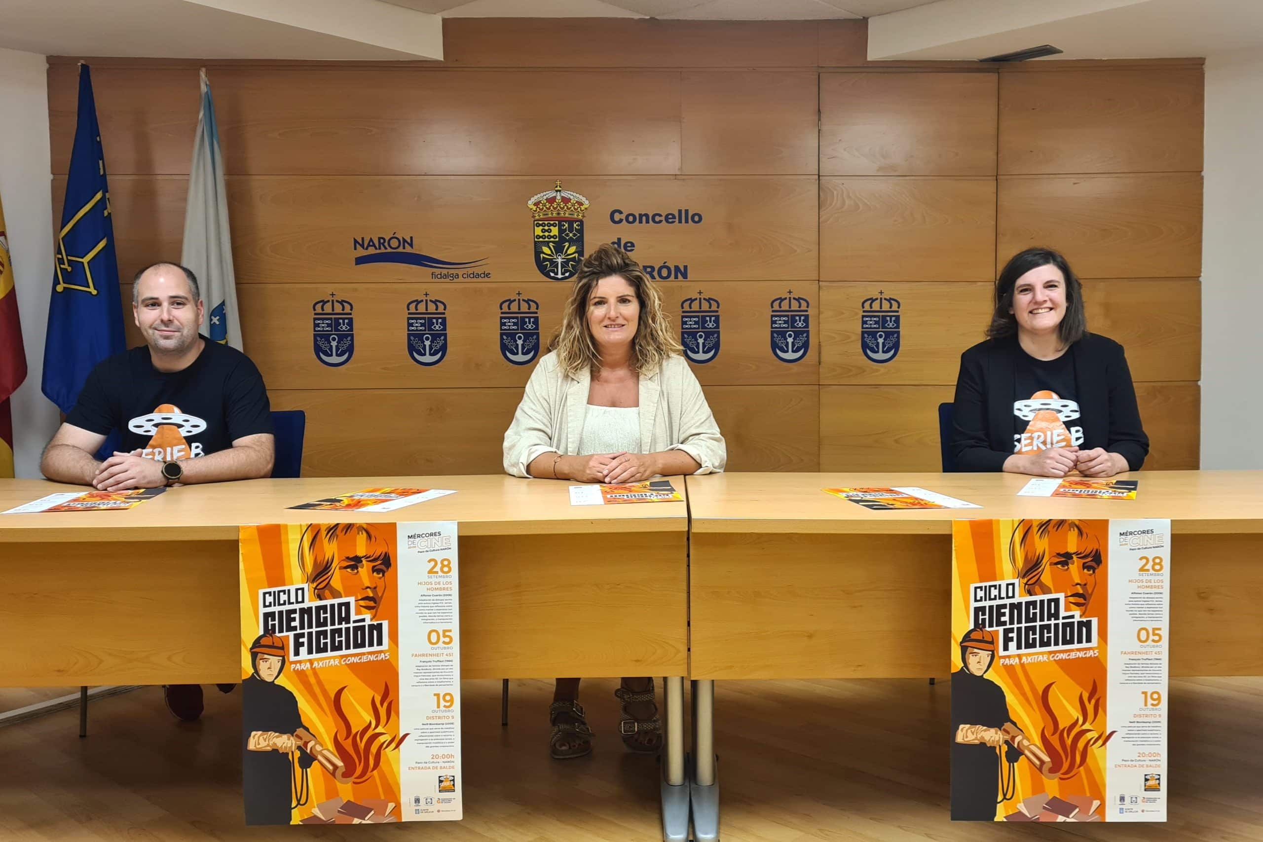 La alcadesa, Marián Ferreiro, presentó la iniciativa con Alberto Pena y Anabel Valera, integrantes del Cineclube Serie B