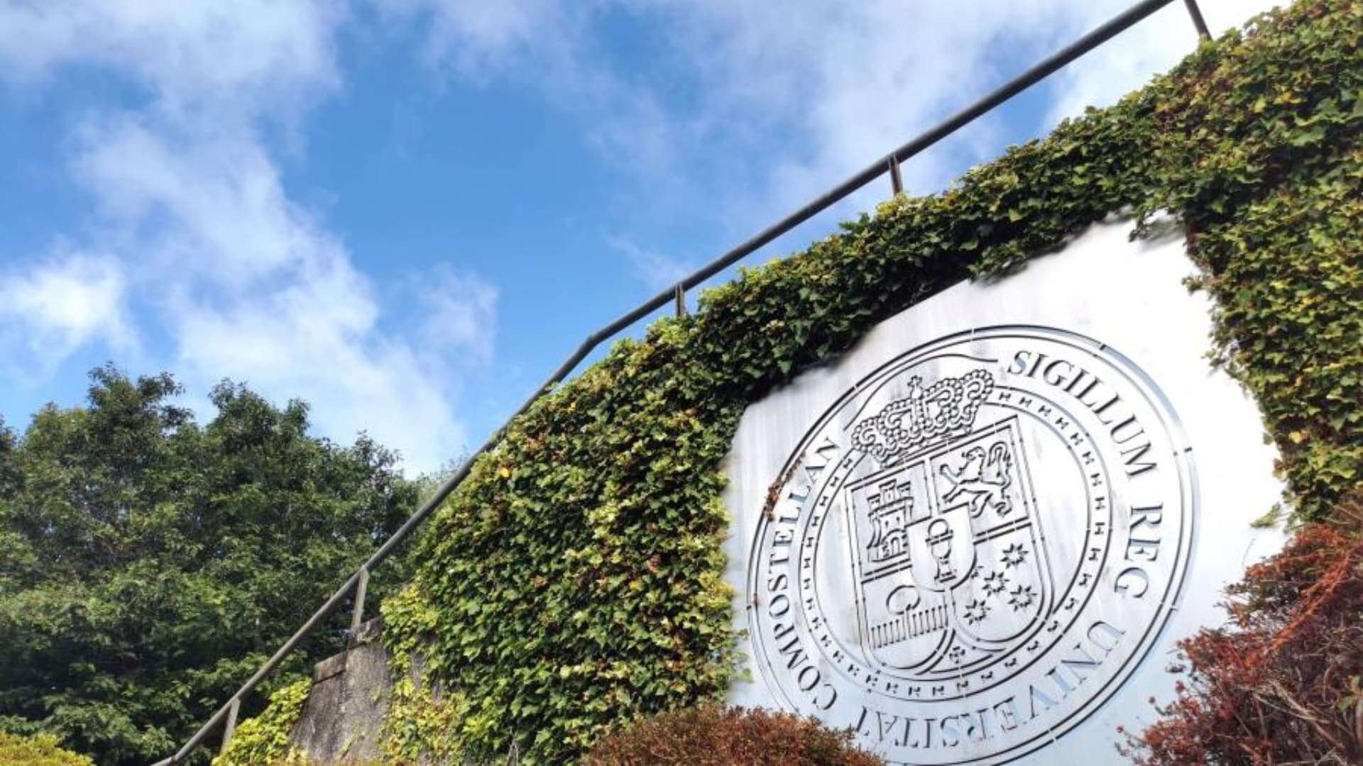 Imagen de archivo del emblema de la USC | SANTI ALVITE/USC