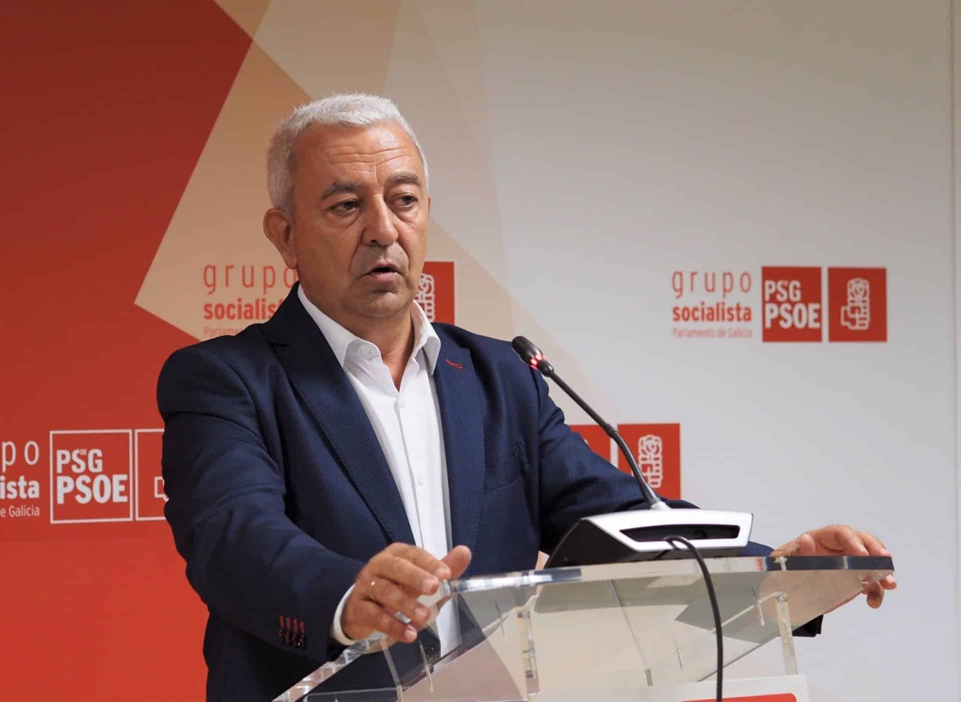 El portavoz parlamentario del PSdeG, Luis Álvarez, durante la rueda de prensa. - PSDEG
