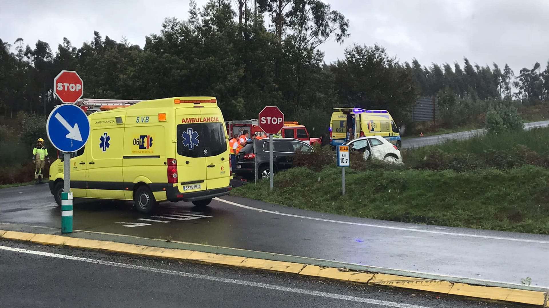 Accidente en la AC-444 en A Baña | @HELICOSANTIAGO