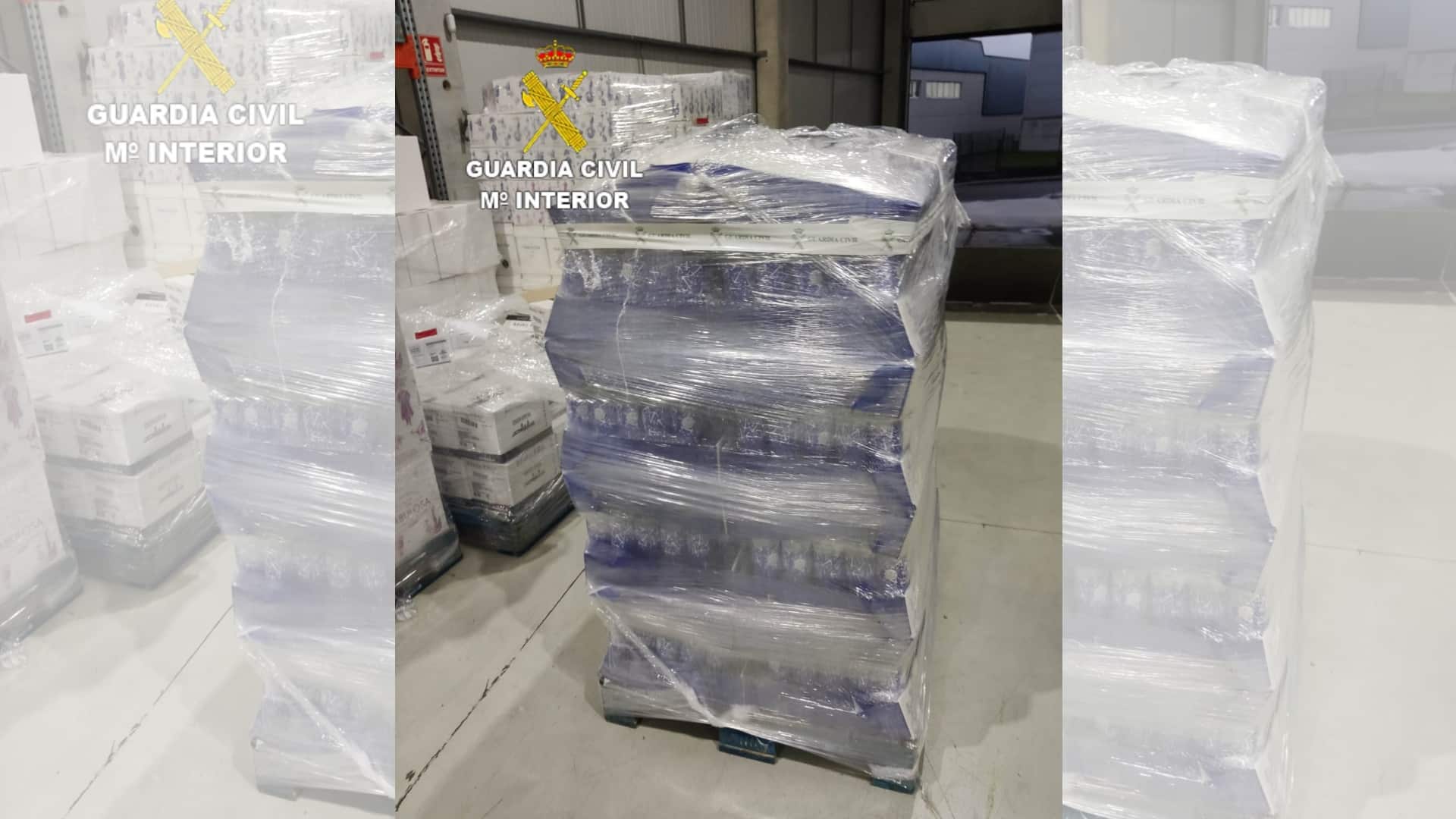 Los palés con alcohol intervenidos en el polígono de Costa Vella | GUARDIA CIVIL