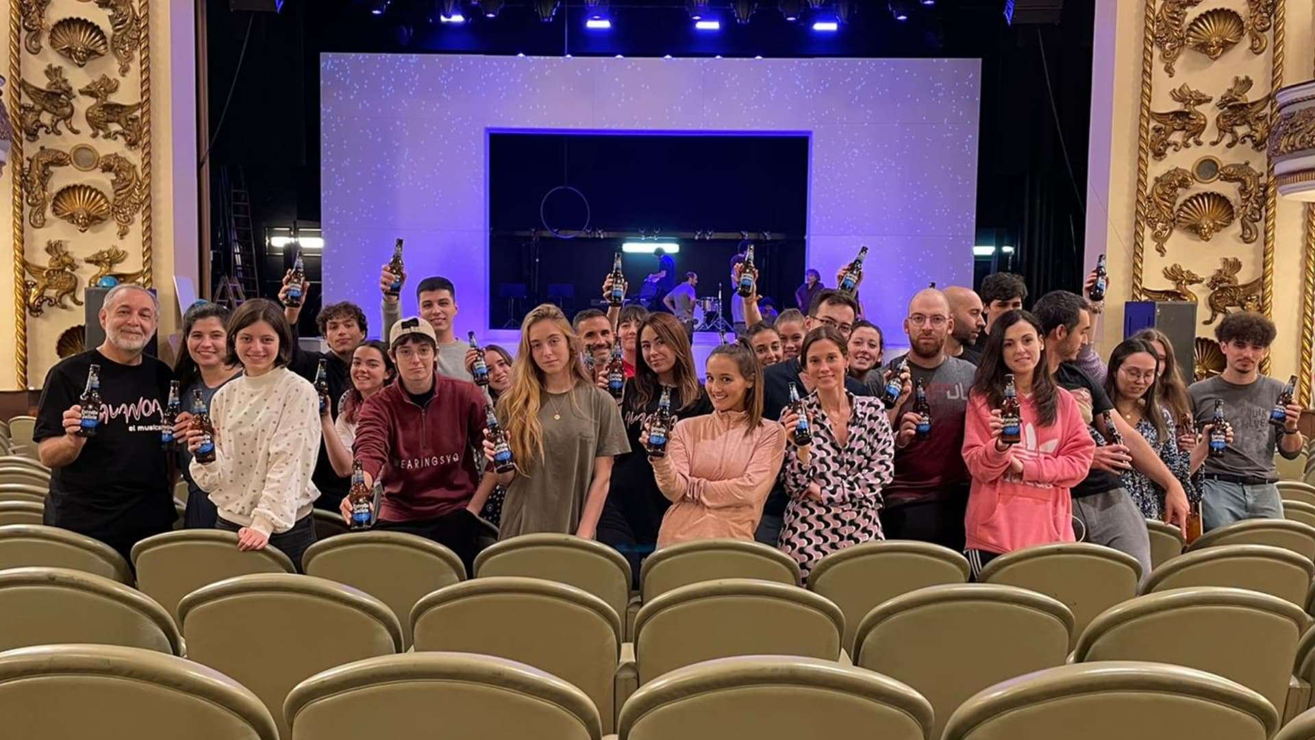 El elenco de Avanoa en el ensayo general antes del estreno | AVANOA