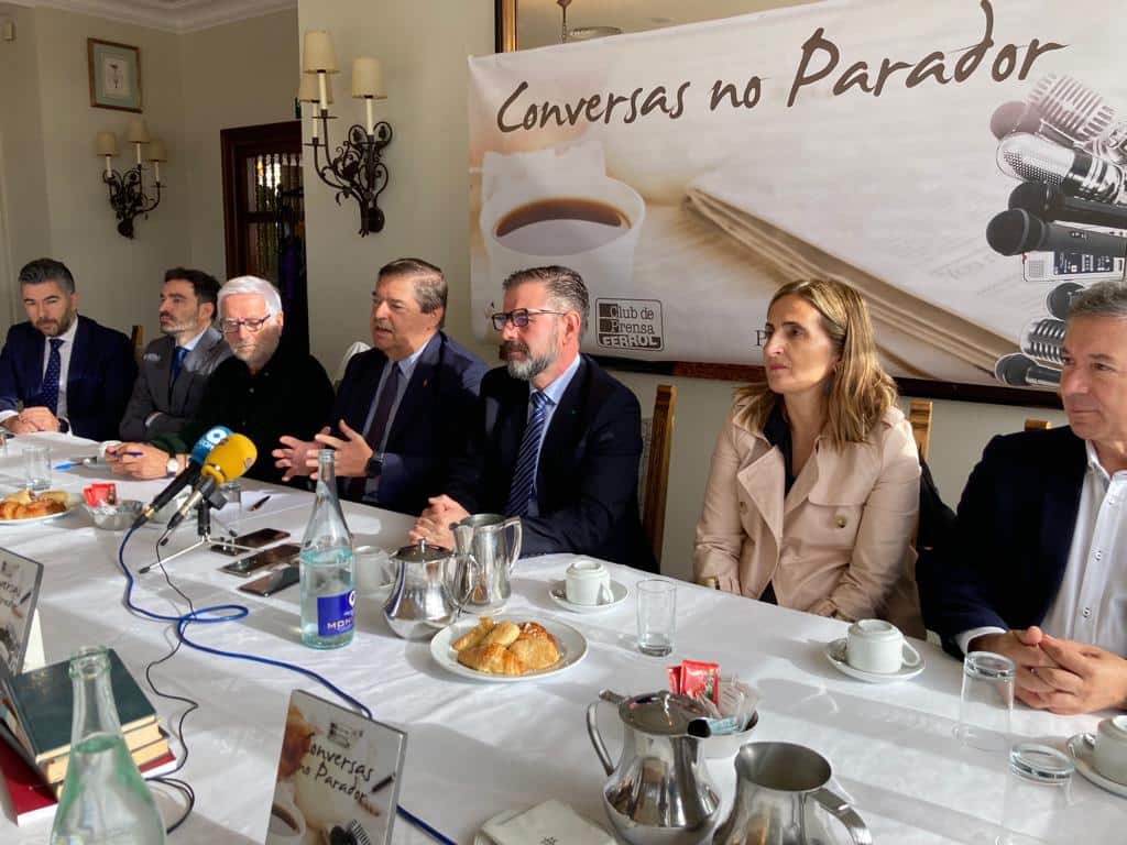 Julio Abalde acudió esta mañana al espacio de 'Conversas no Parador' que organiza el Club de Prensa de Ferrol