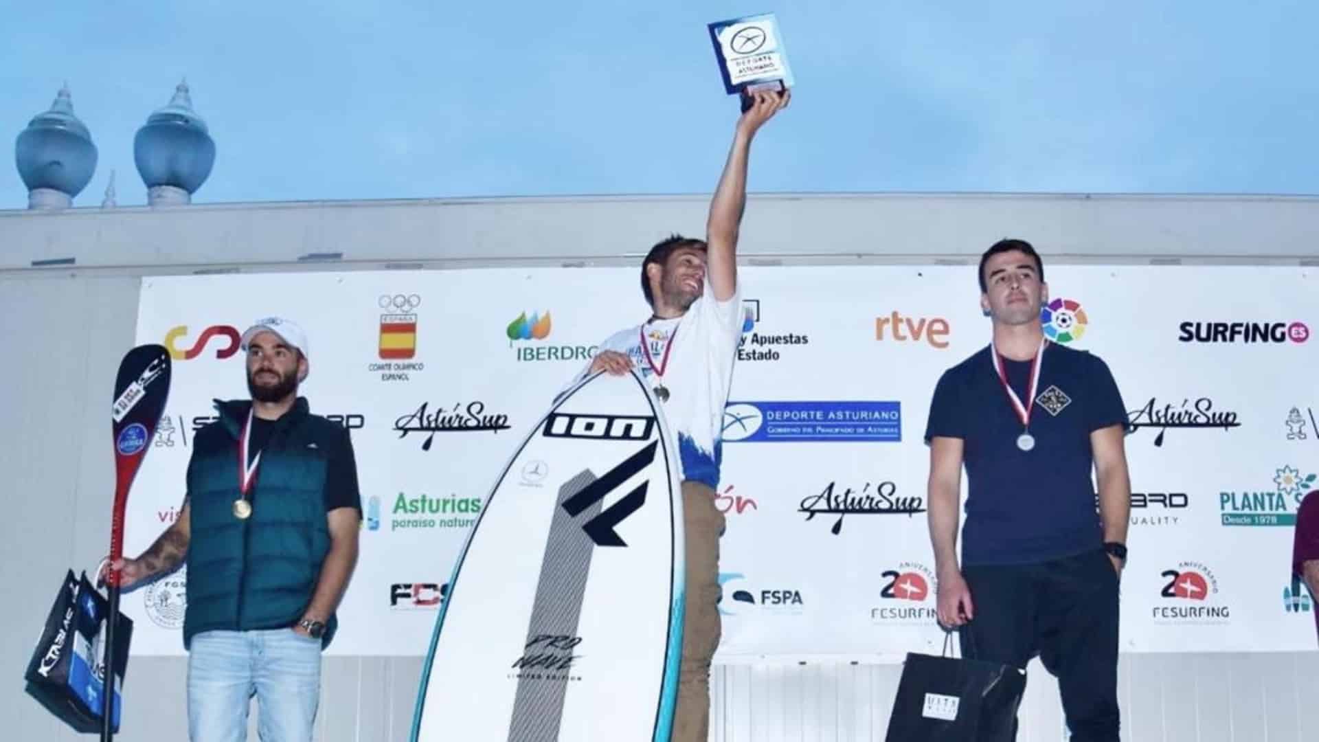El surfista amiense Guillermo Carracedo | CEDIDA