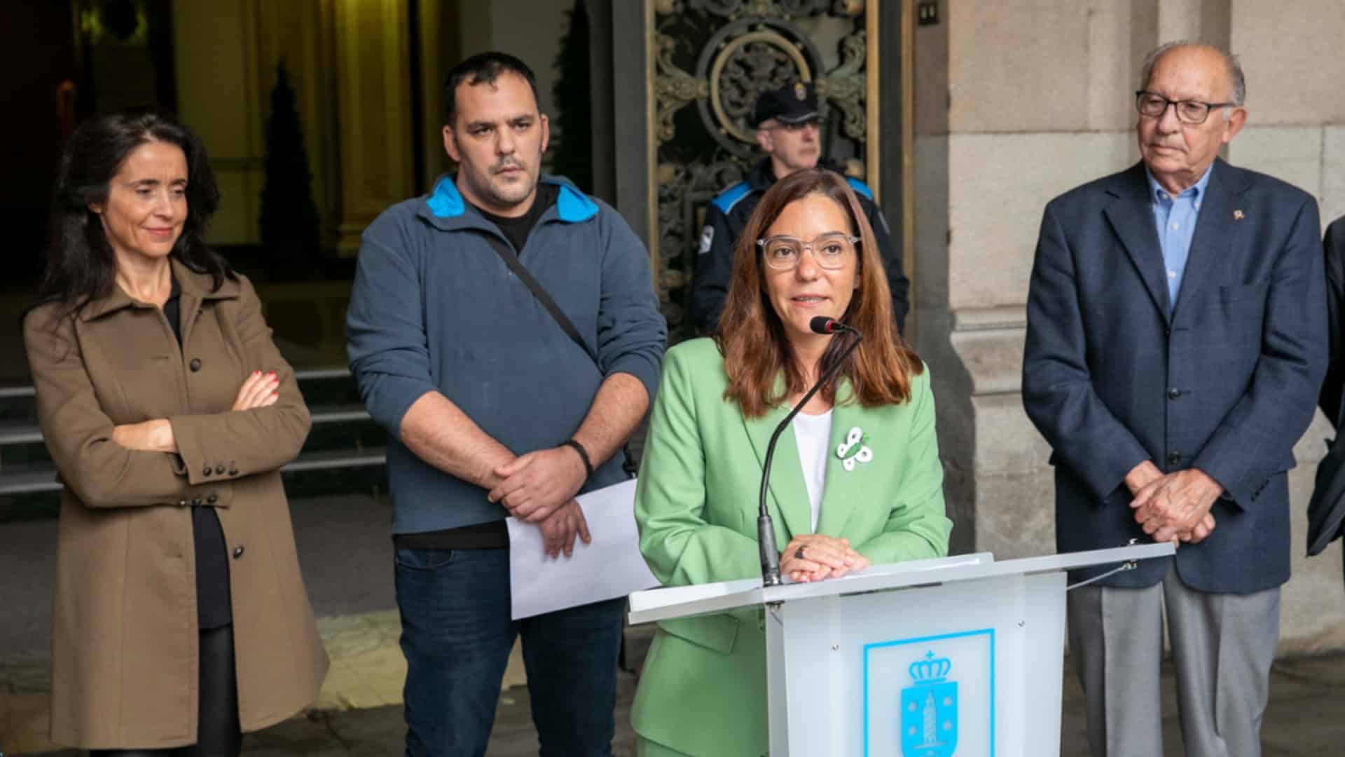 La alcaldesa de A Coruña, Inés Rey, durante la lectura del manifiesto por el Día de la Salud Mental | CONCELLO DA CORUÑA