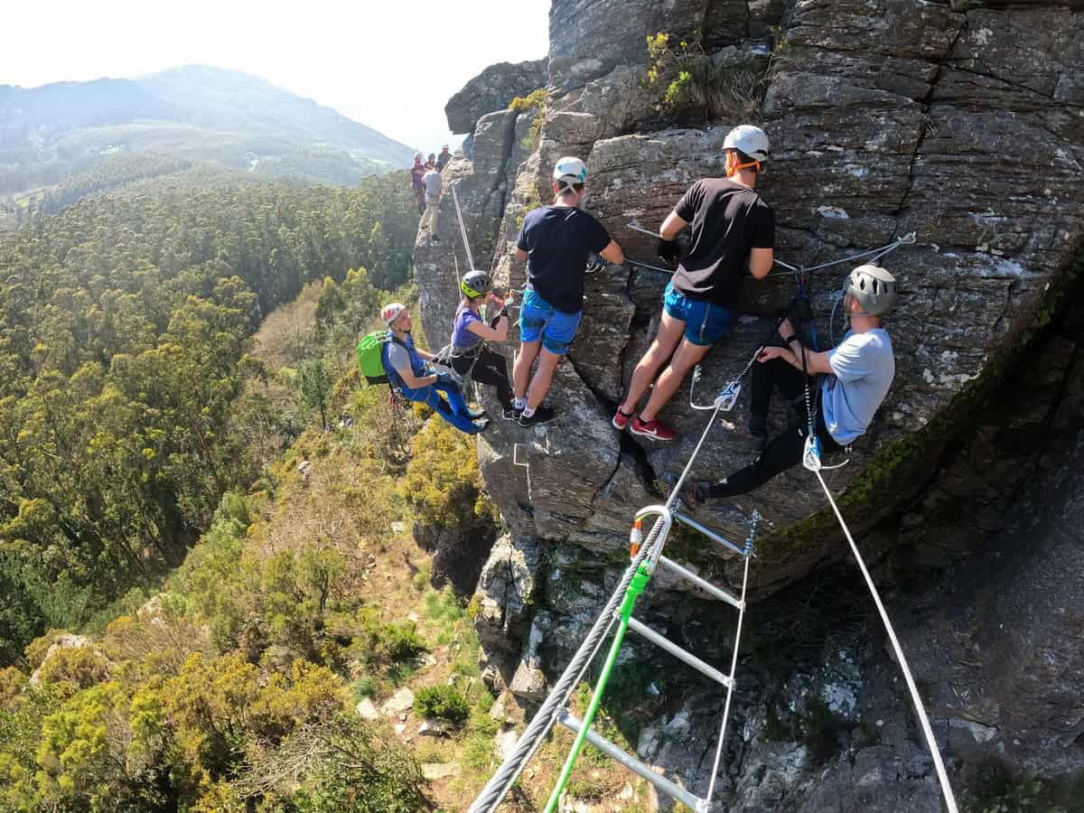 La creación de una vía ferrata en el municipio, la primera de Galicia, ha logrado atraer a un nuevo tipo de turista