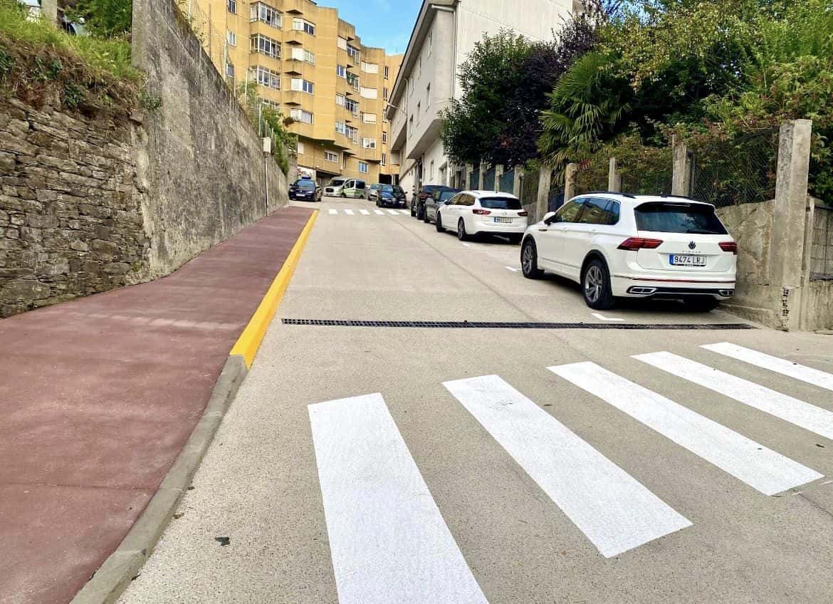 Renovouse a capa de rodadura para os vehículos e tamén a beirarrúa