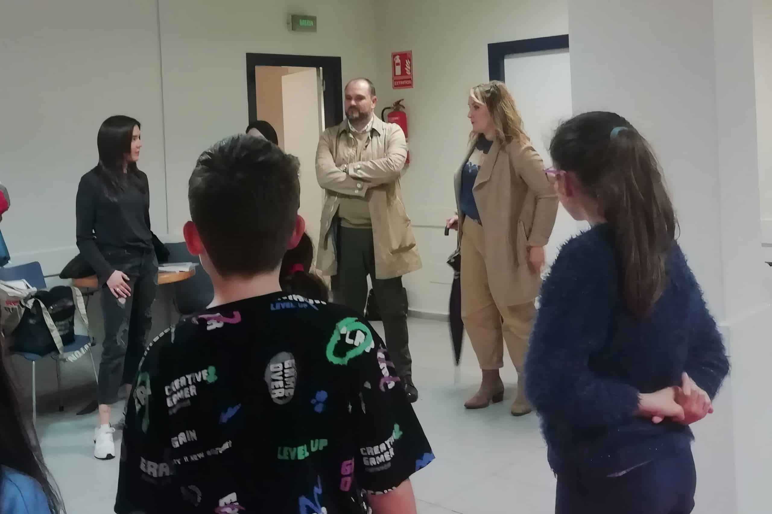 El alcalde Pontedeume, Bernardo Fernández Piñeiro, y la concejal de Servicios Sociales, Raquel Caruncho, visitaron estos días las aulas de apoyo