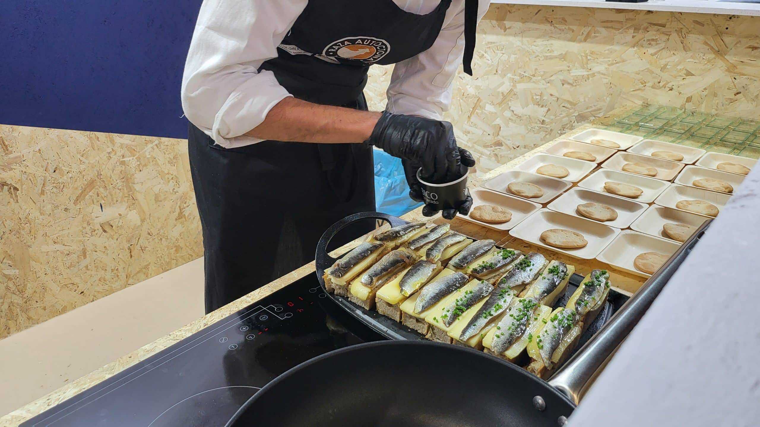 Sardiña sobre focaccia de fariña do país