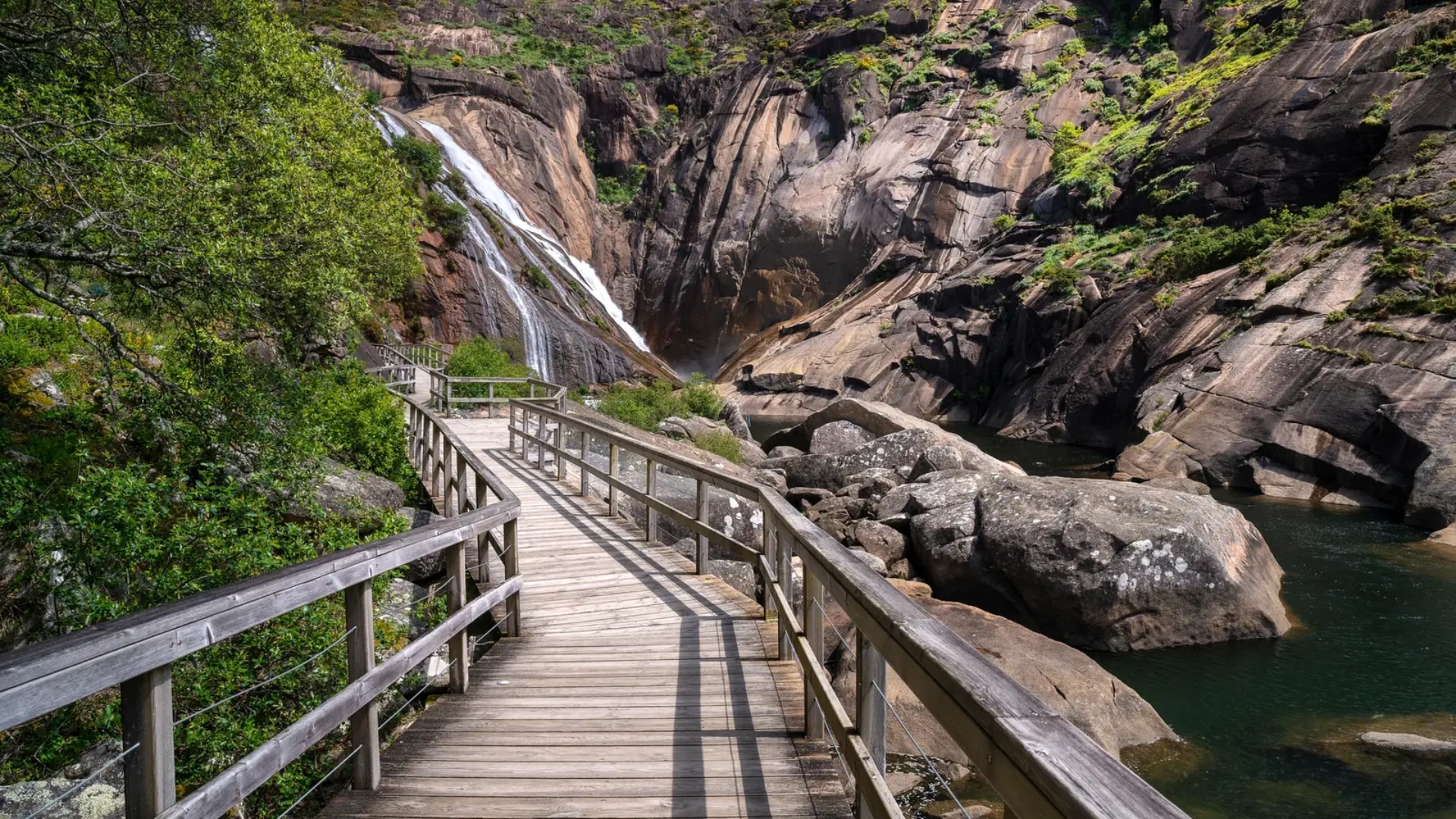 La pasarela de acceso a la Fervenza do Ézaro, en Dumbría | CEDIDA