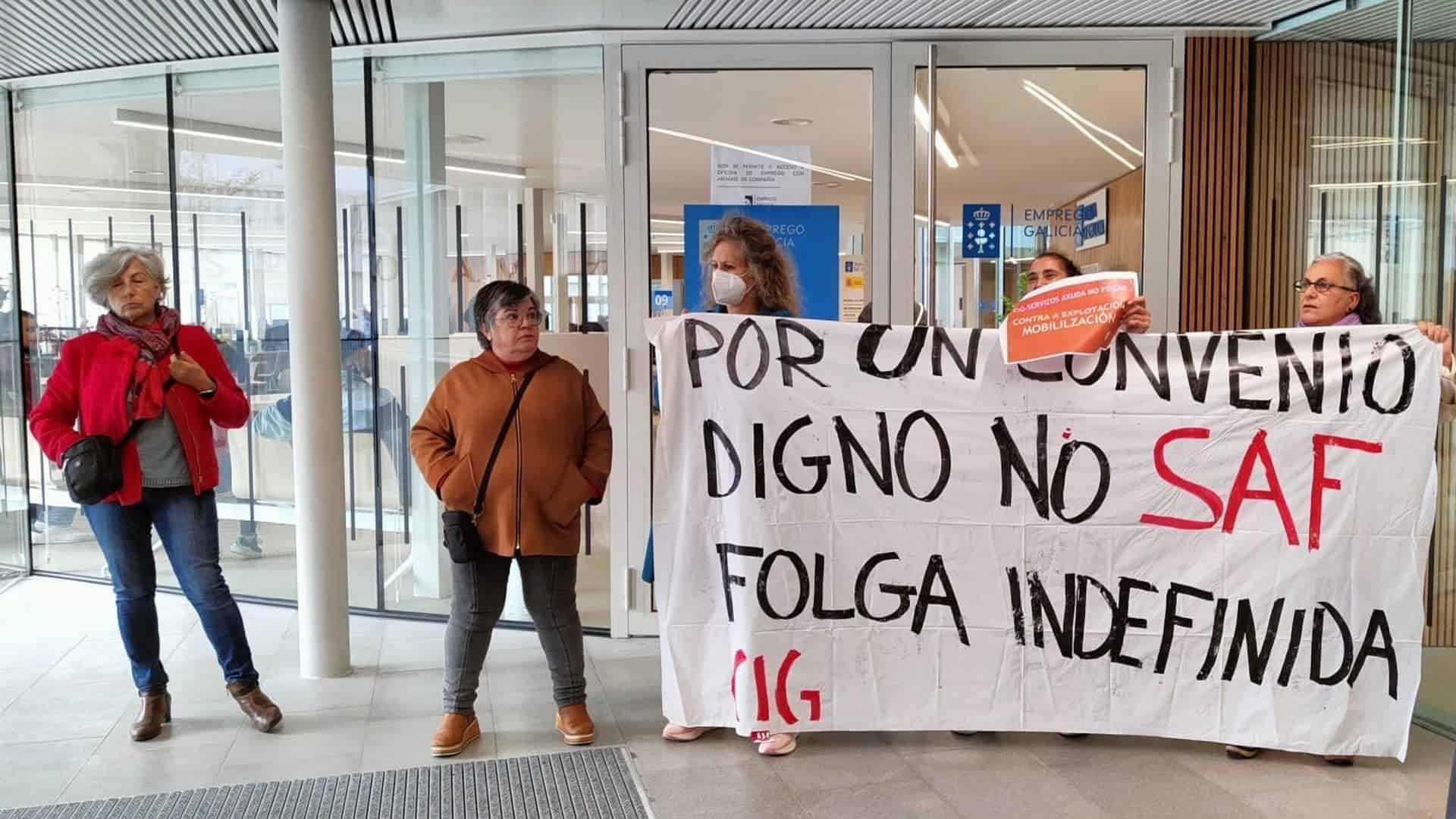 Trabajadoras del SAF y miembros de la CIG ocupan el Espazo Amizar de la Xunta en A Coruña en el marco de la huelga | CIG