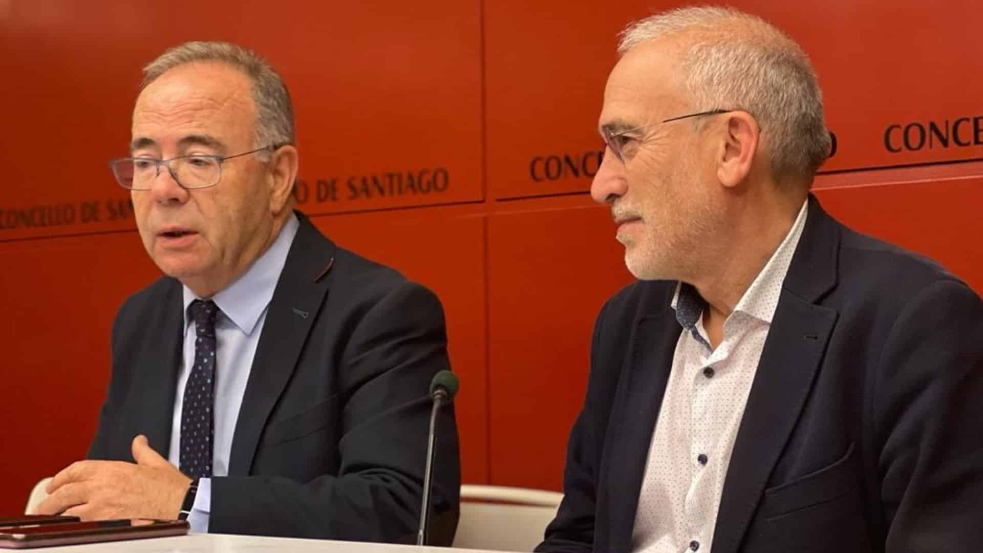 El alcalde, Xosé Sánchez Bugallo, y el concelleiro Sindo Guinarte | CONCELLO DE SANTIAGO