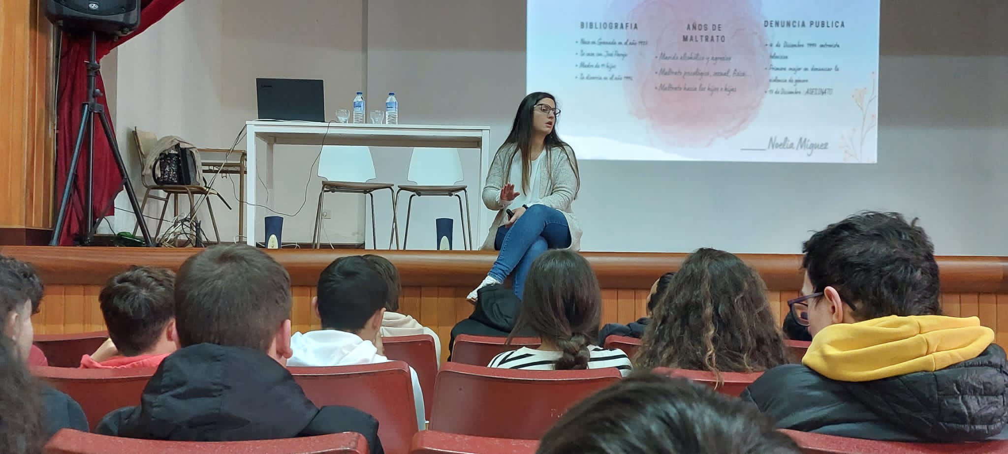 Noelia Míguez durante su charla