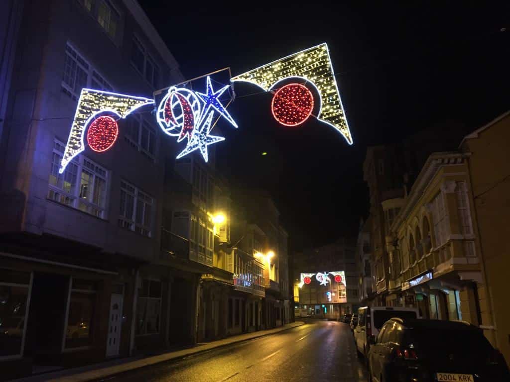 Archivo - Iluminación navideña en Ortigueira
