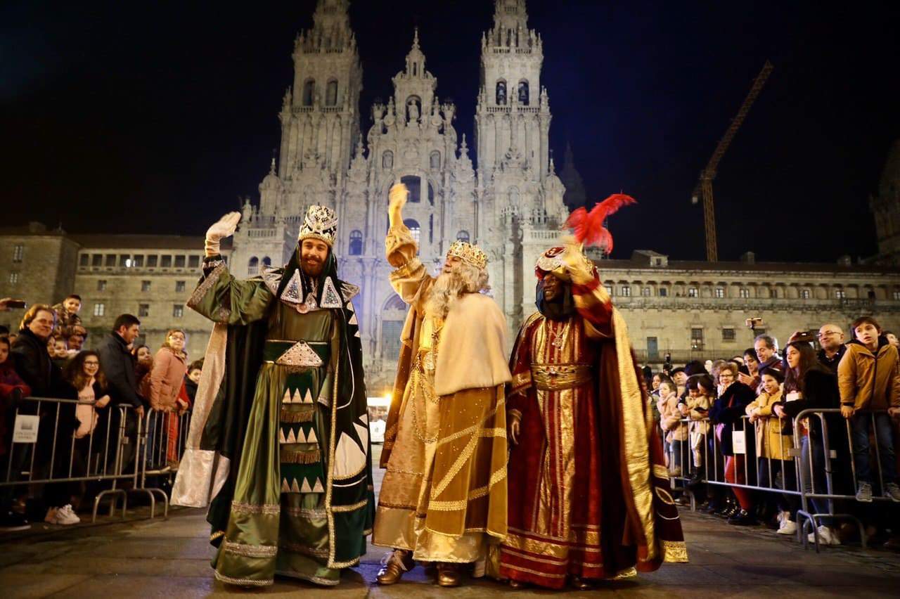 Archivo - Los Reyes Magos en la plaza del Obradoiro