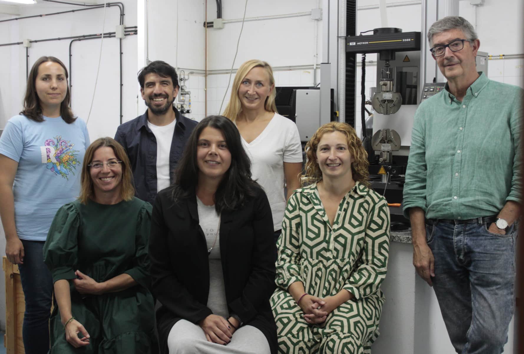 El equipo de trabajo está liderado por la profesora e investigadora María Belén Montero Rodríguez . Todos ellos forman parte del Grupo de Polímeros del Centro de Investigación en Tecnologías Navales e Industriales (CITENI) del Campus Industrial de Ferrol.