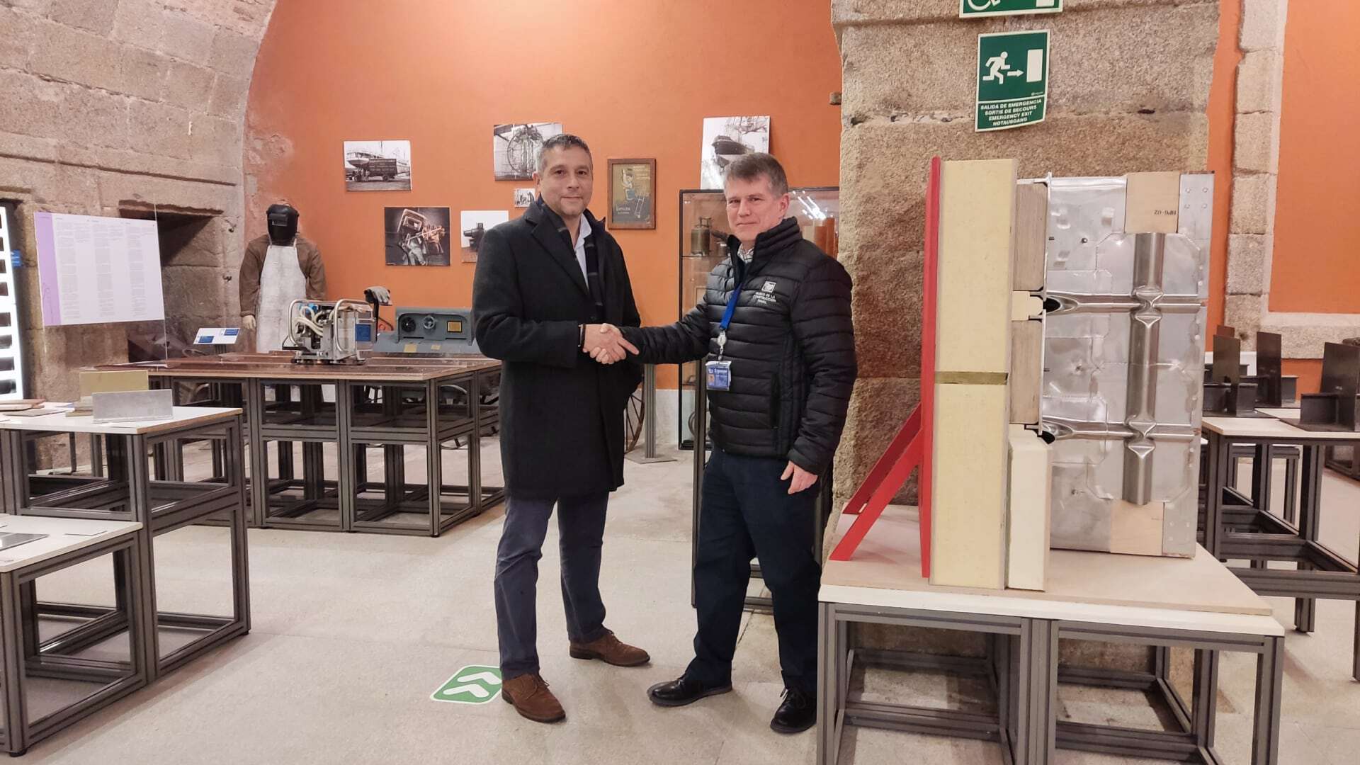 La entrega a Exponav de dos piezas de la empresa Gabadi | FUNDACIÓN EXPONAV