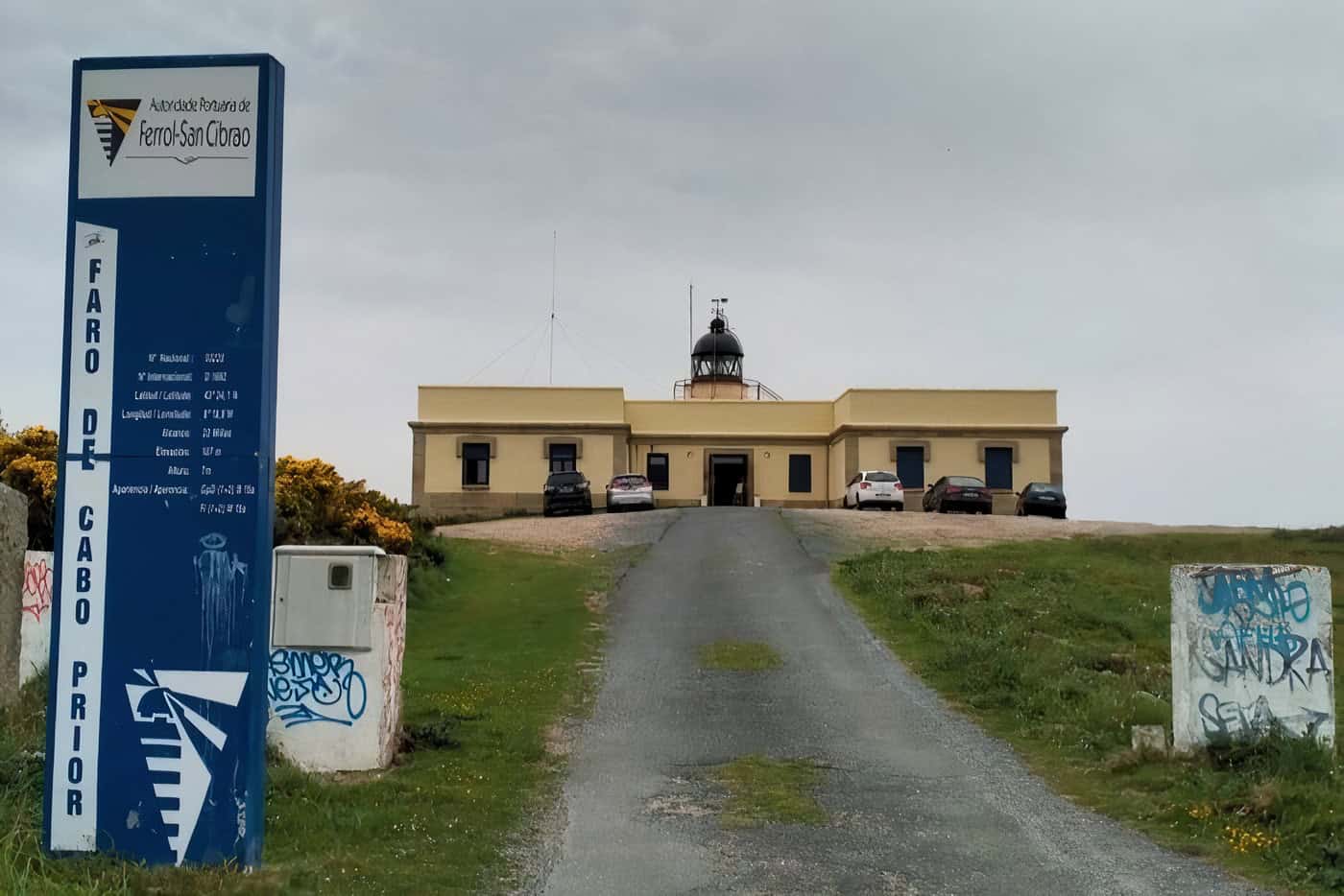 Acceso al faro de Cabo Prior