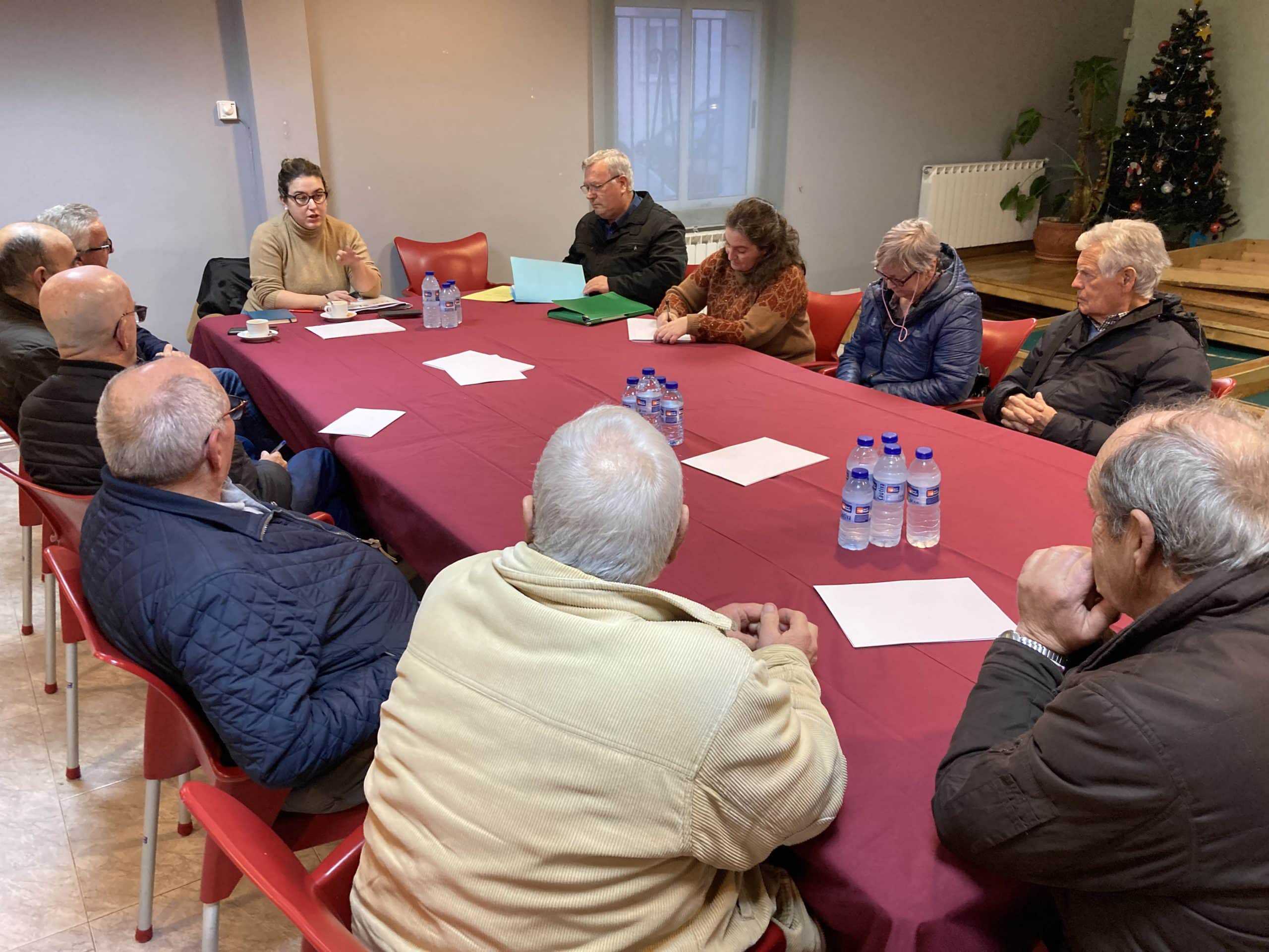 Imagen de la reunión de la edil con los representantes vecinales del rural