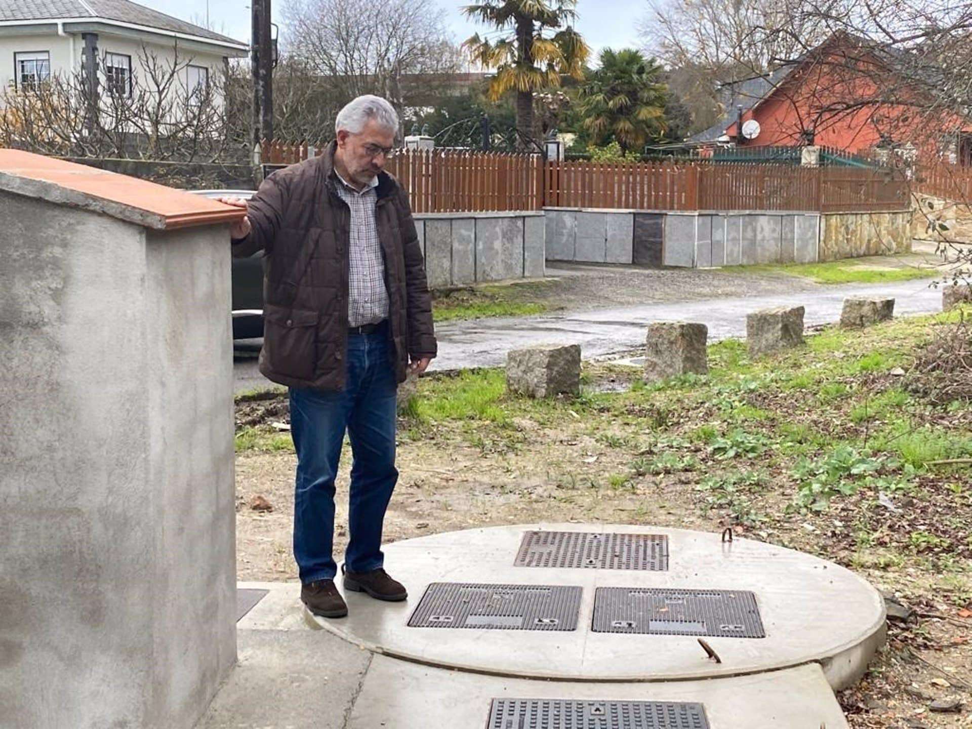 El edil responsable de Medio Ambiente, Miguel Fernández, durante su visita a las obras finalizadas | Concello de Lugo