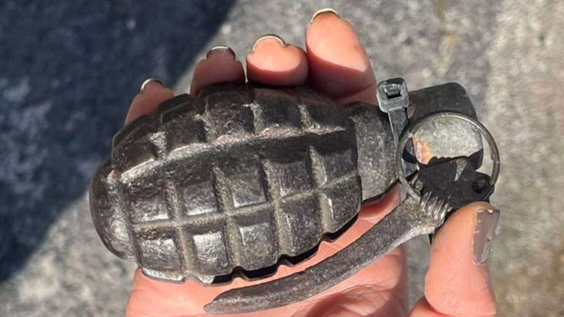Las granadas localizadas en Corcubión | GUARDIA CIVIL