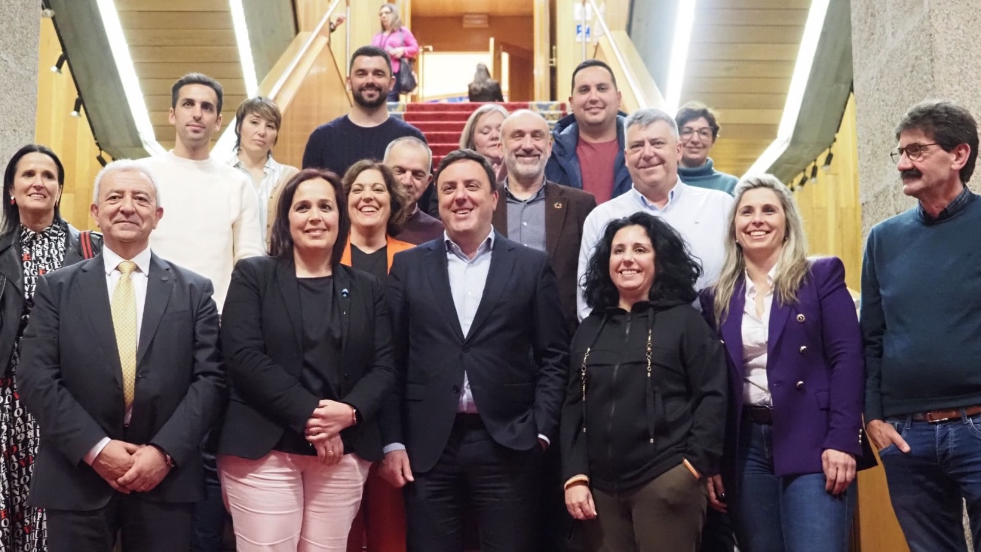 Alcaldes de la Costa da Morte en el Parlamento de Galicia para reivindicar la autovía | PSDEG