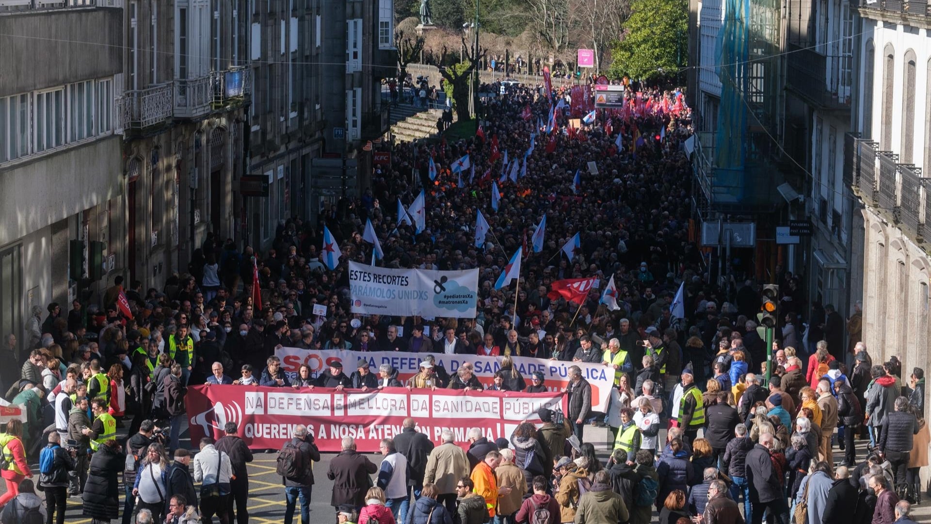 La manifestación en Santiago en defensa de la sanidad pública gallega | EP