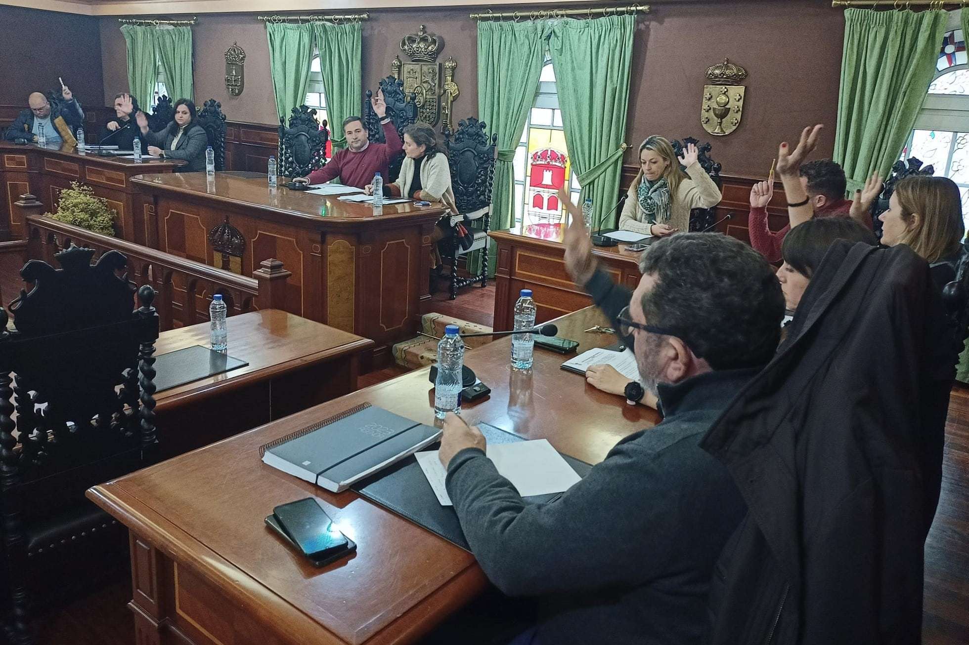 Momento da votación no pleno