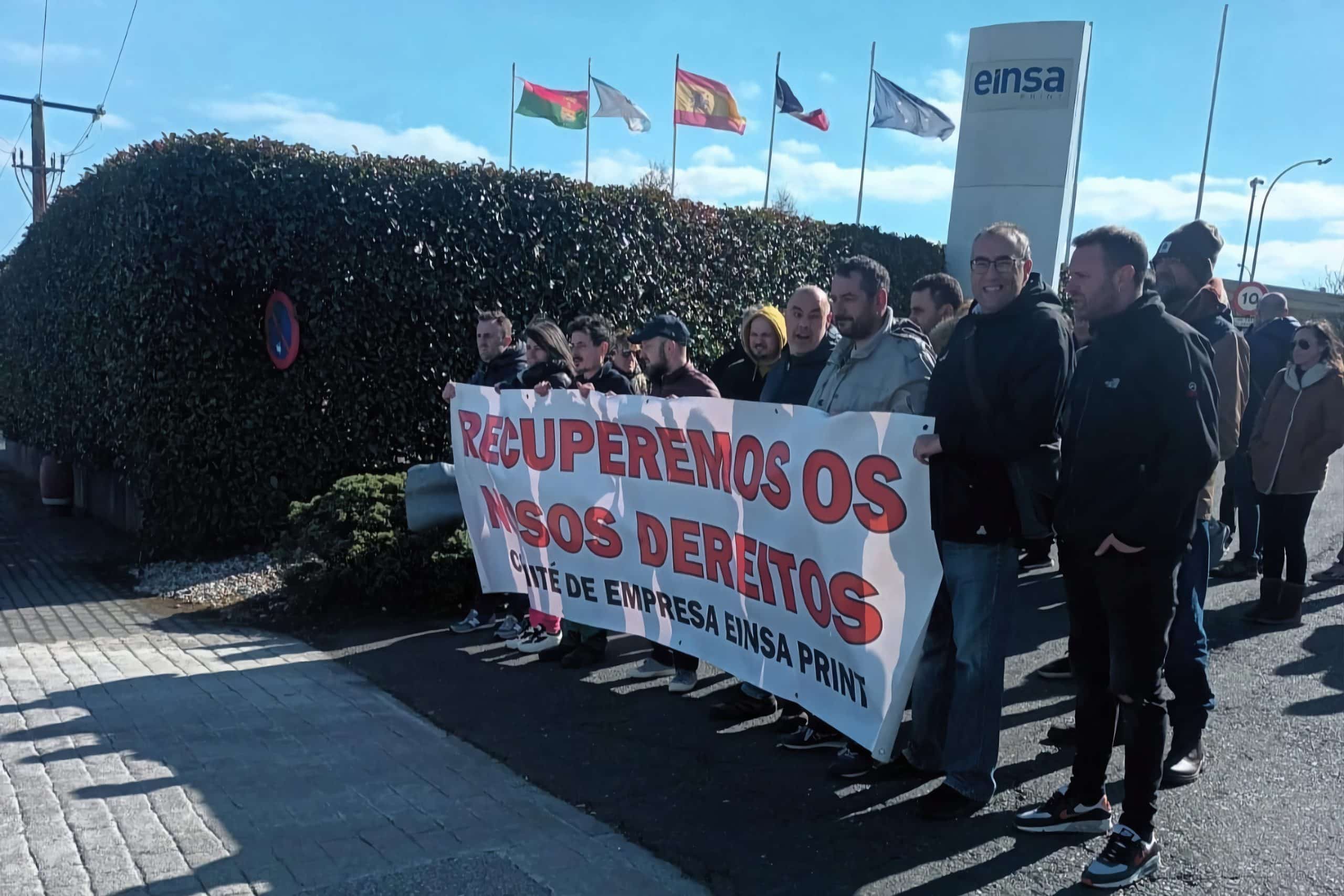 Protesta ante las oficinas de la empresa