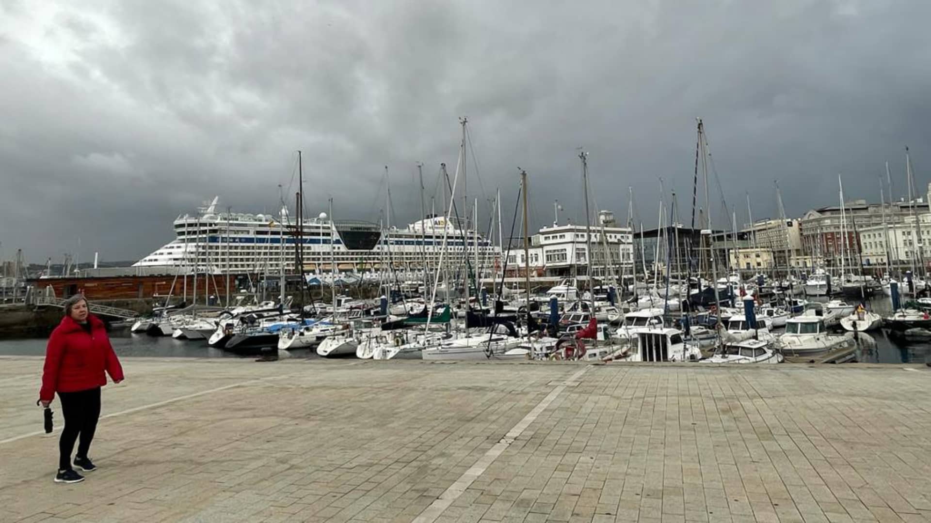 El crucero "Aida Vella" atracado en el Puerto de A Coruña | AUTORIDAD PORTUARIA DE A CORUÑA