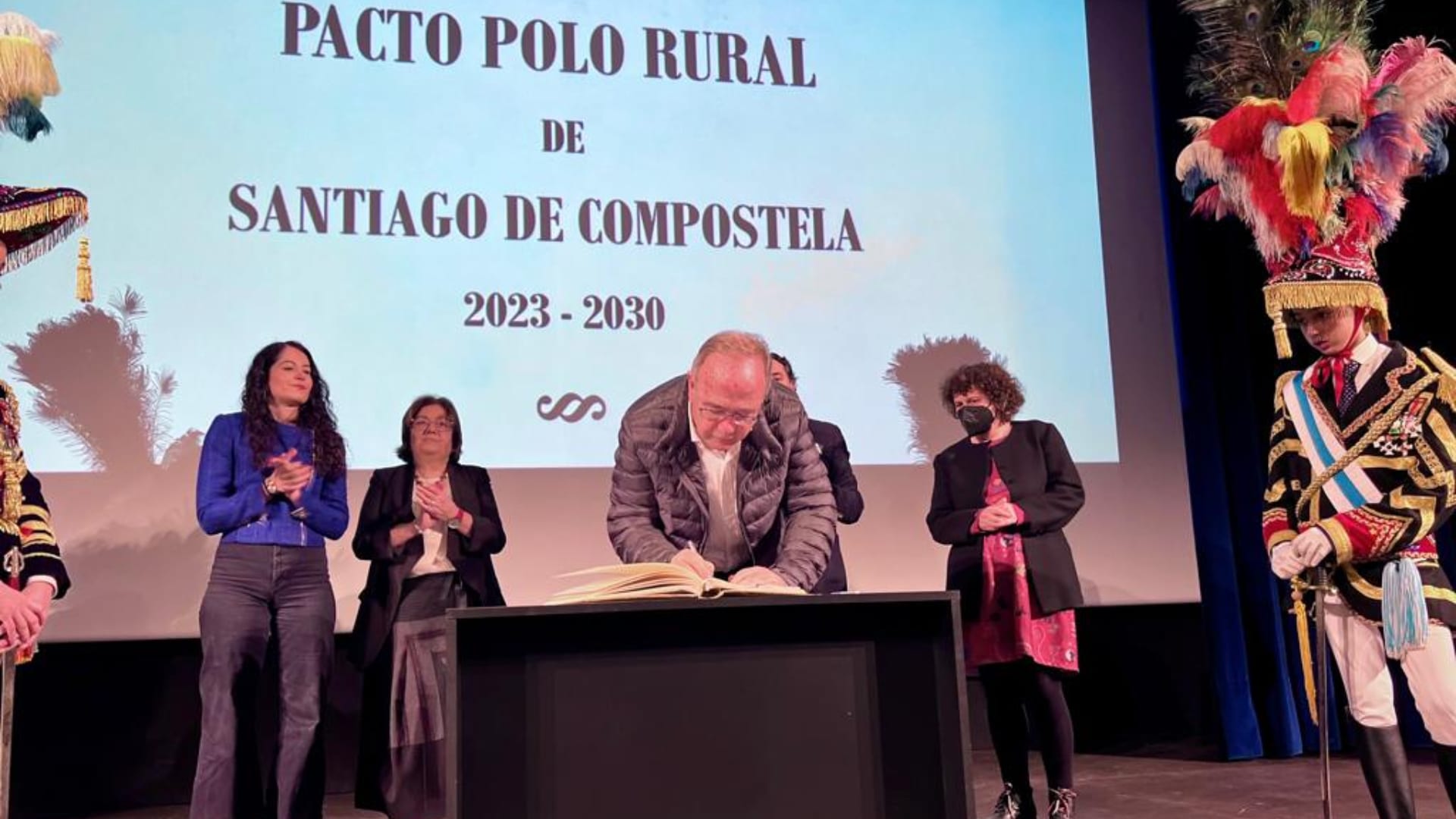 La firma del Pacto polo Rural de Santiago | CONCELLO DE SANTIAGO
