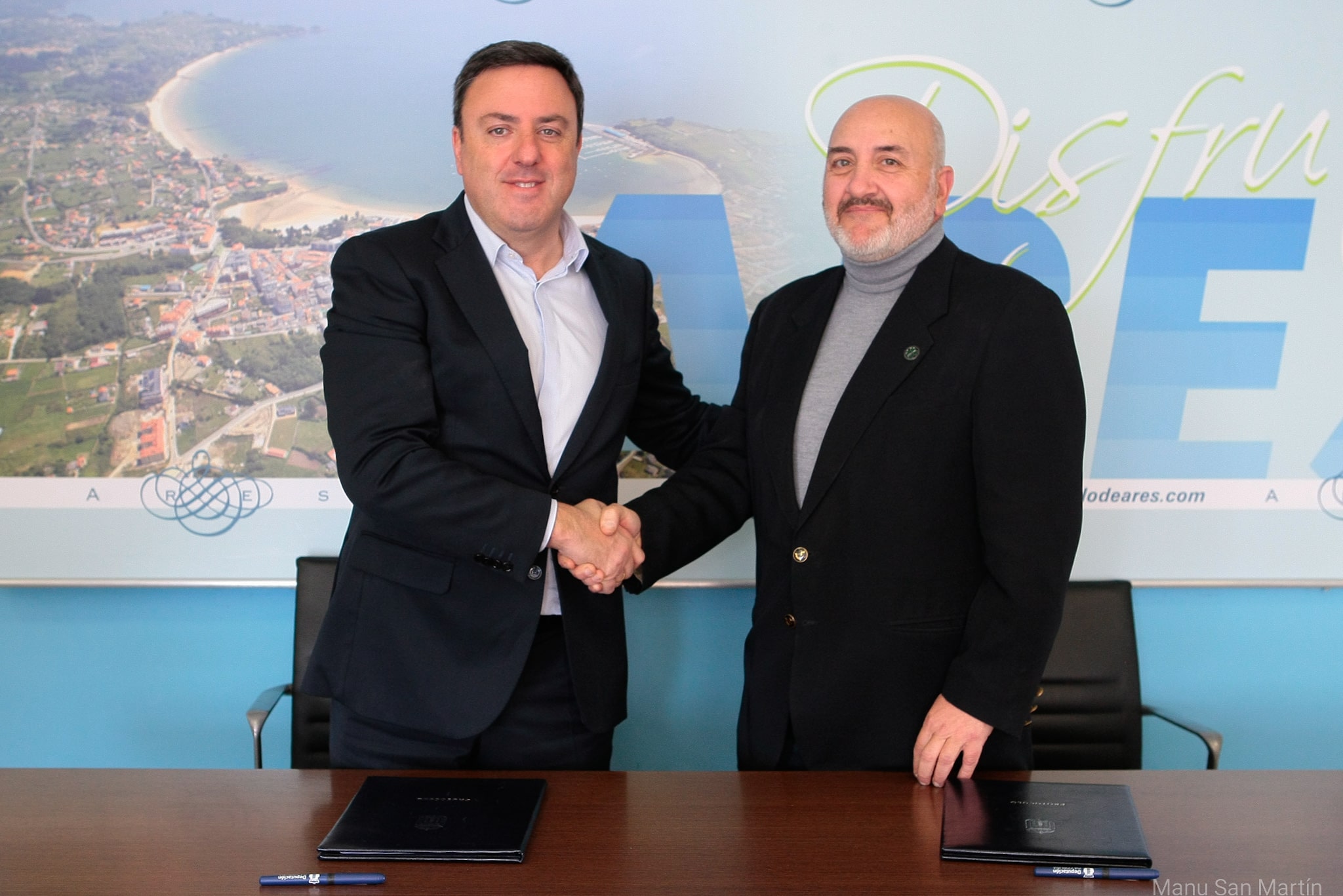 El presidente de la Diputación de A Coruña, Valentín González Formoso, firmó hoy junto al alcalde del Concello de Ares, Julio Iglesias Redondo, el protocolo