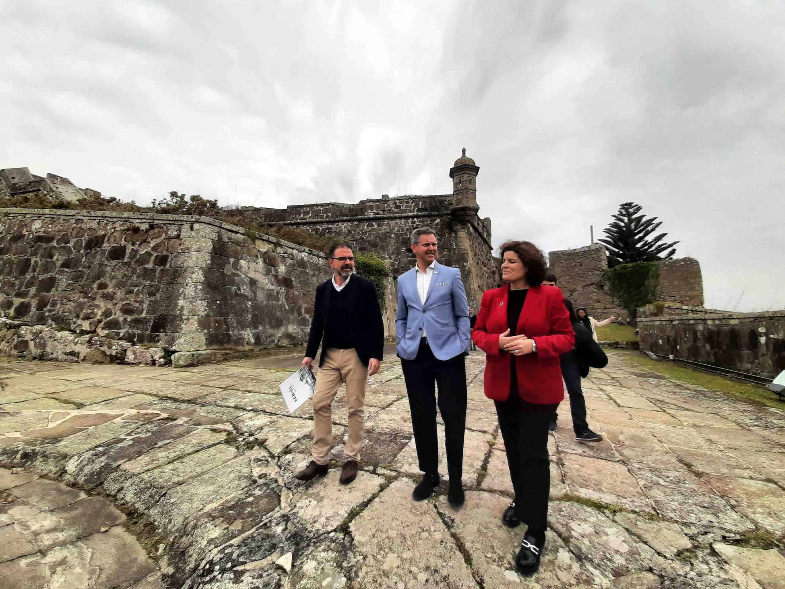 Archivo - Reciente visita a San Felipe del alcalde, Ángel Mato; el delegado del Gobierno en Galicia, José Miñones y la subdelegada en A Coruña, María Rivas.