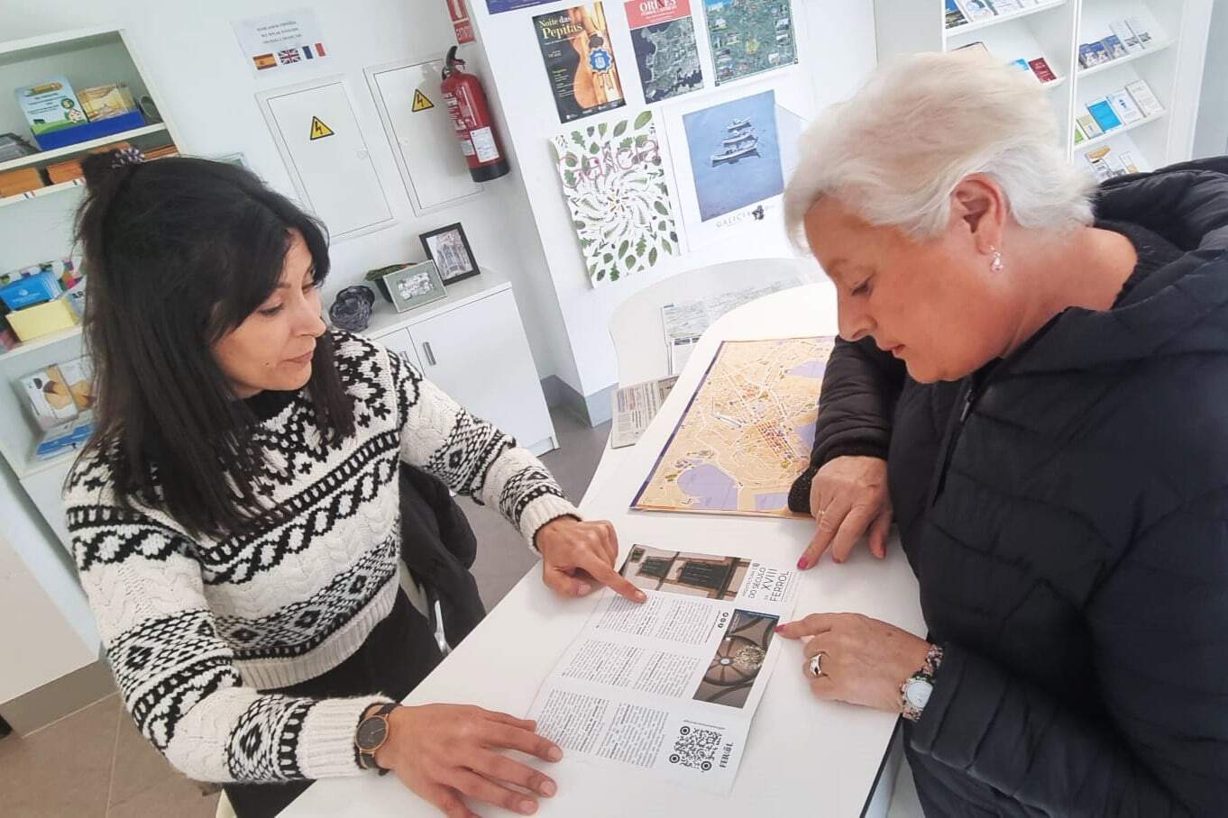 Xa están dispoñibles nas oficinas de turismo da cidade, no porto e na praza de España, os folletos informativos, dos que se editaron 5.000 unidades.