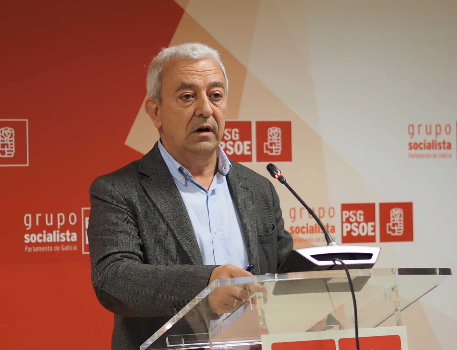 El portavoz parlamenario del PSdeG, Luis Álvarez, en rueda de prensa