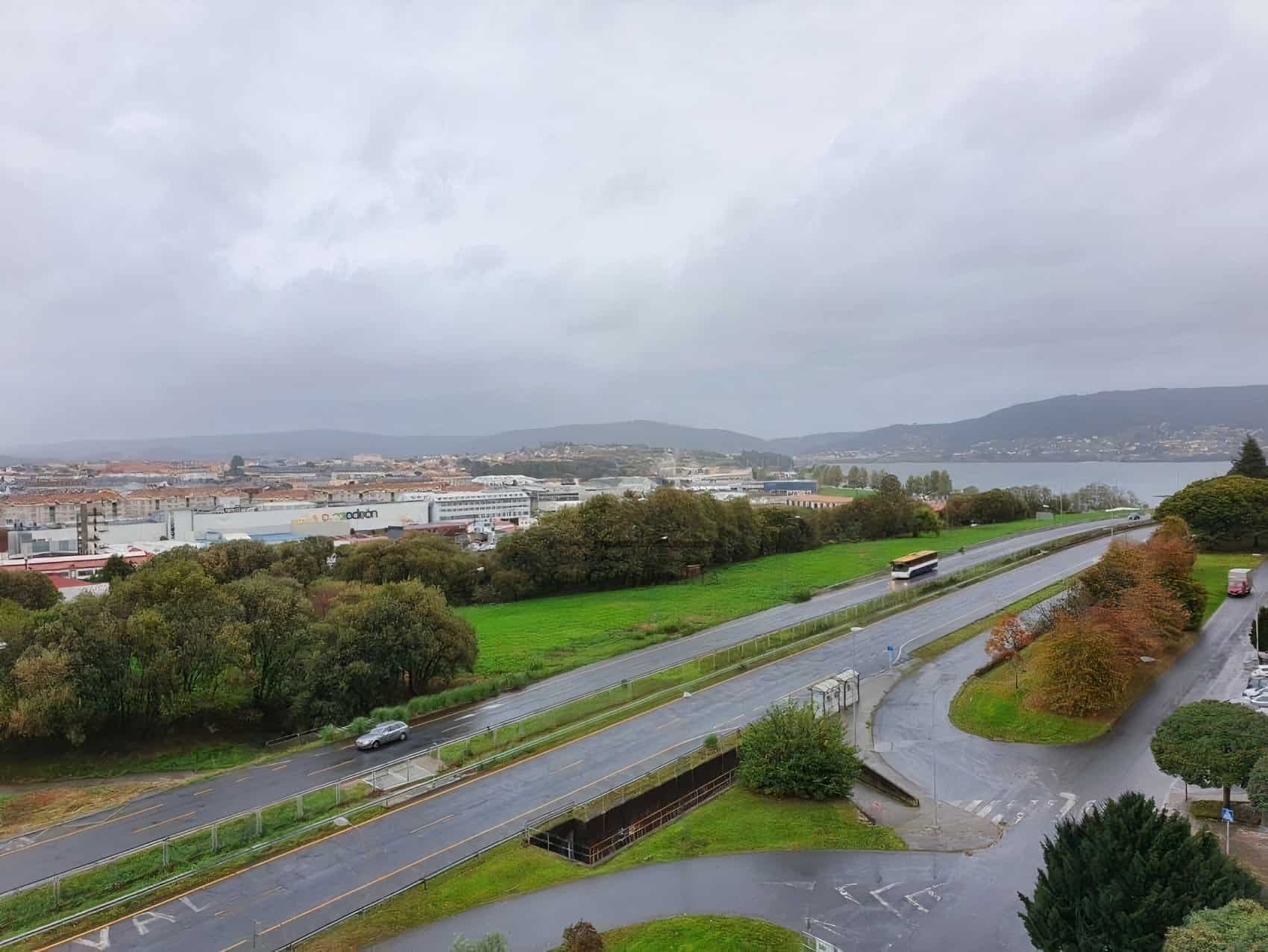 Terrenos ubicados entre el inicio de Nicasio Pérez y Marqués de Santa Cruz en la margen derecha de la avenida de As Pías