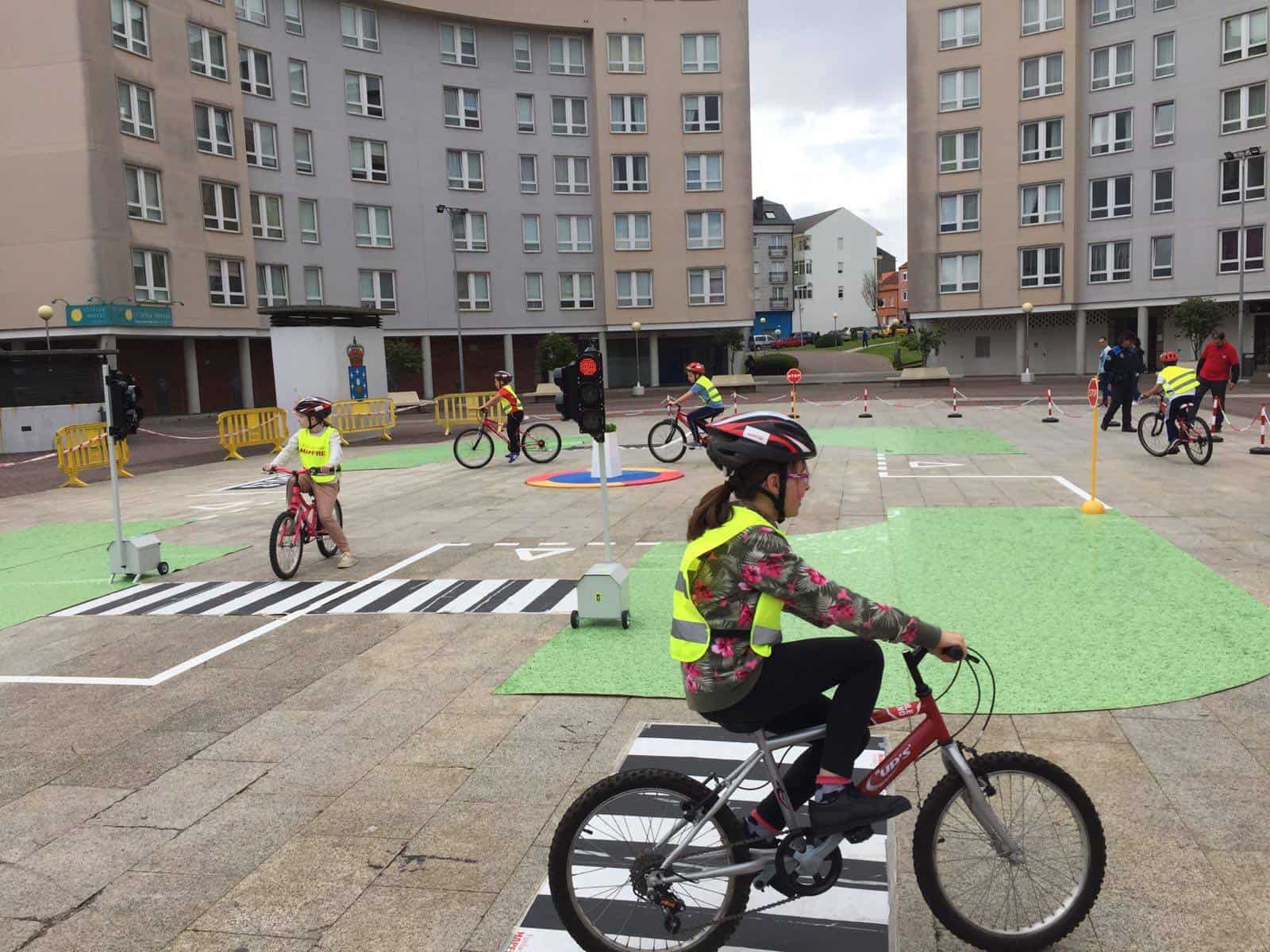 Archivo - Clase de seguridad vial en Narón