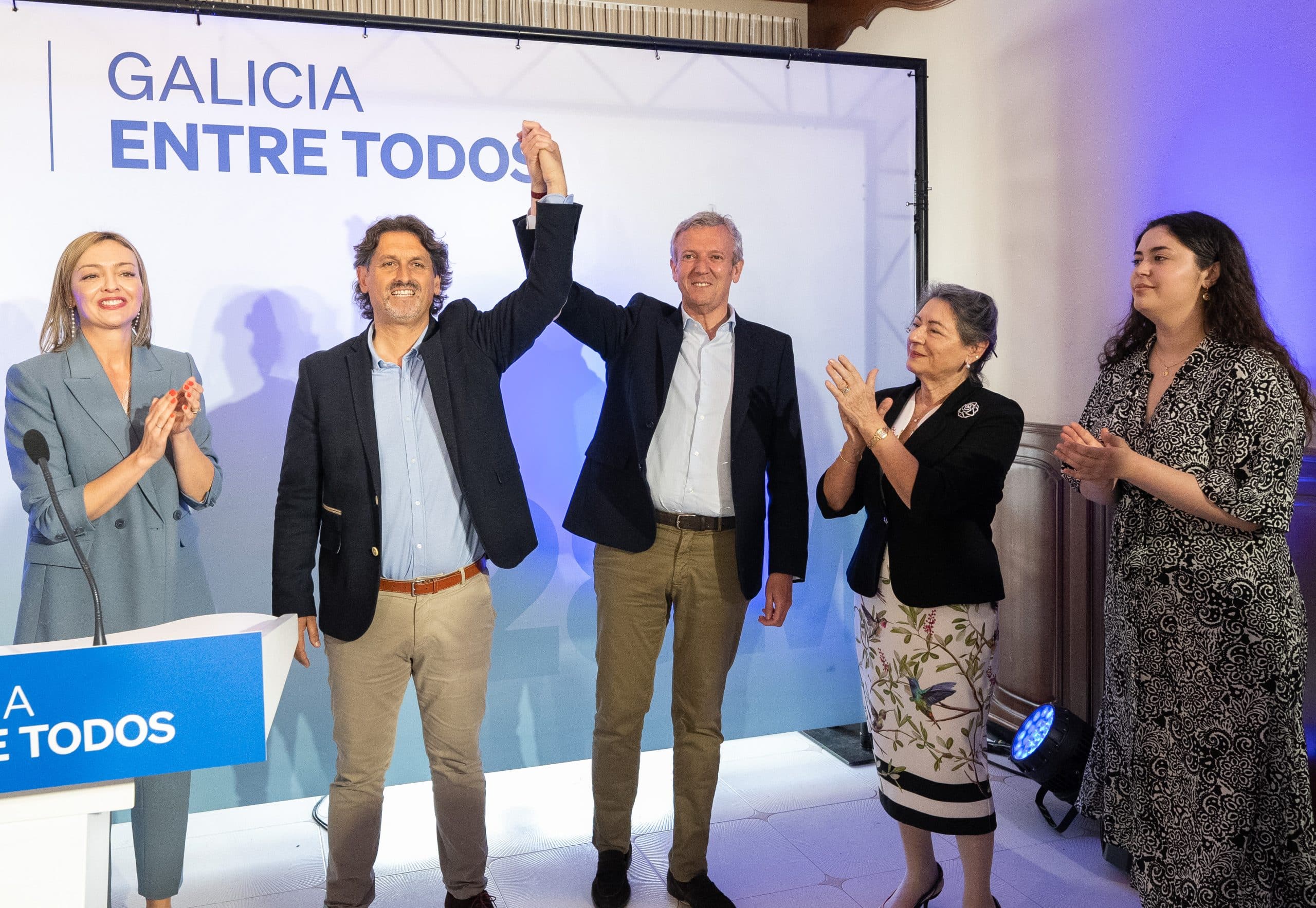 Rueda y Calvín durante el acto de campaña del PP en Ortigueira