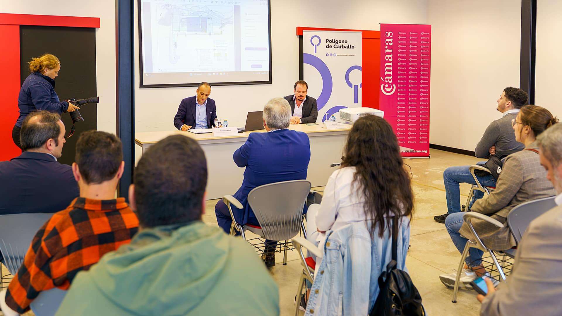 La reunión entre representantes de la Autoridad Portuaria de Ferrol y empresarios del vivero de empresas de Bértoa | AUTORIDAD PORTUARIA FERROL-SAN CIBRAO