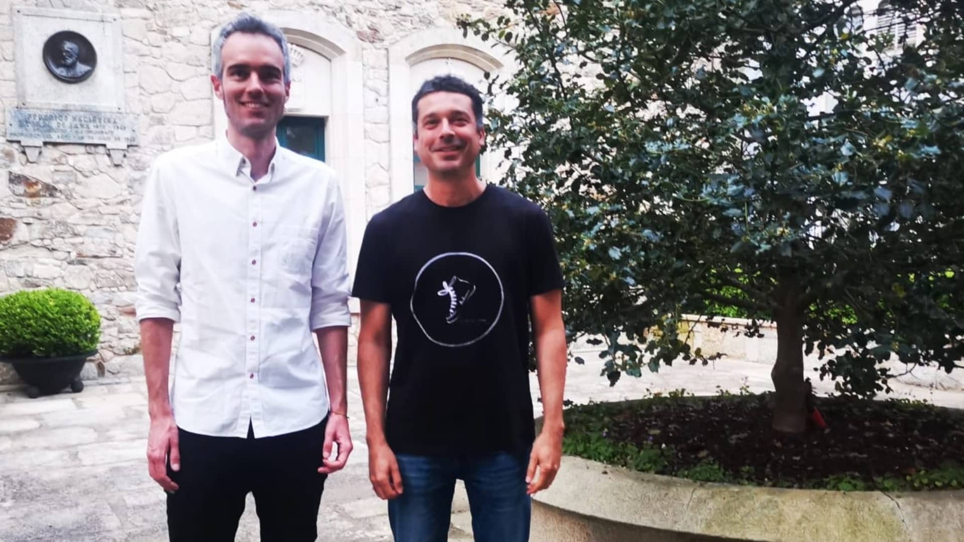 O candidato do BNG á alcaldía de Ortigueira, Marco Schall, e o deputado no Parlamento Mon Fernández | BNG