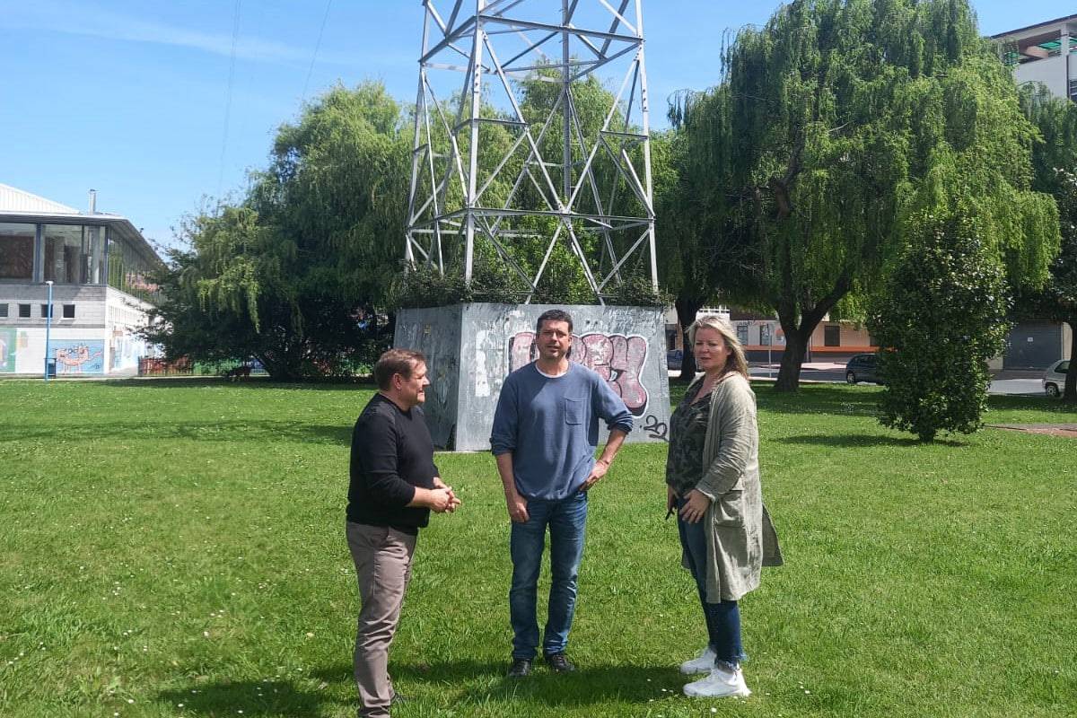 El alcalde nacionalista de Fene, Juventino Trigo y Sandra Permuy, se reunieron con el diputado comarcal del BNG, Mon Fernández