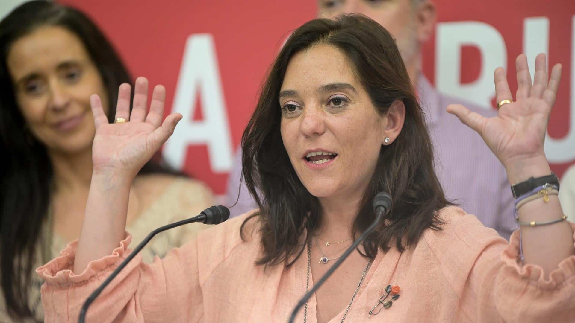 La alcaldesa de A Coruña, la socialista Inés Rey, celebrando los resultados electorales | EP