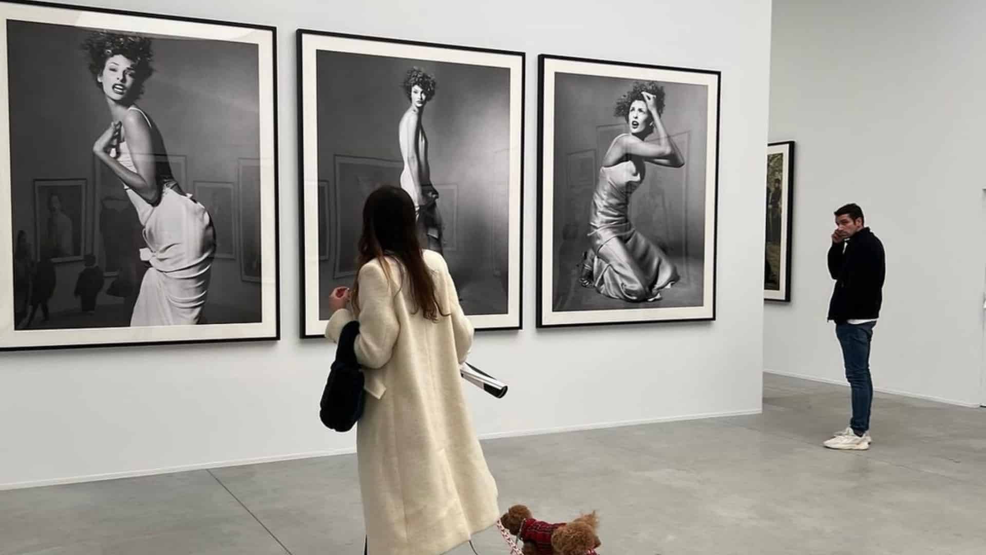 La Exposici N Steven Meisel Se Despide De A Coru A Con Visitantes Enfoques