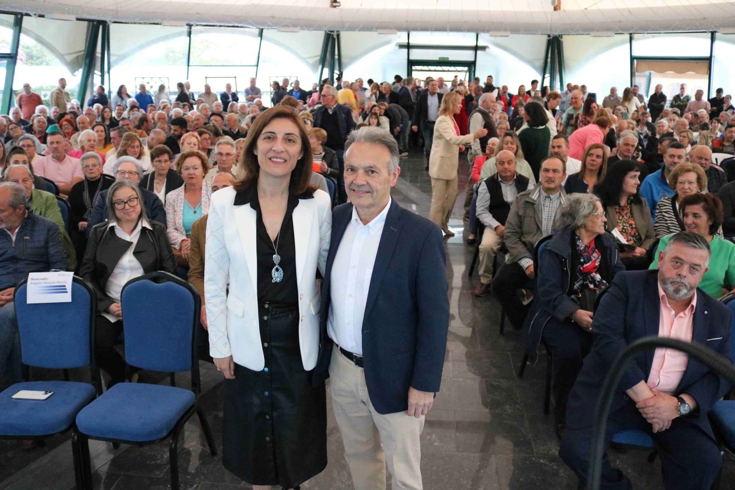 Más de medio millar de vecinos acuden al acto no Pazo Libunca, no que ademáis do líder do PP local interviu a conselleira de Medio Ambiente, Territorio e Vivenda, Ángeles Vázquez