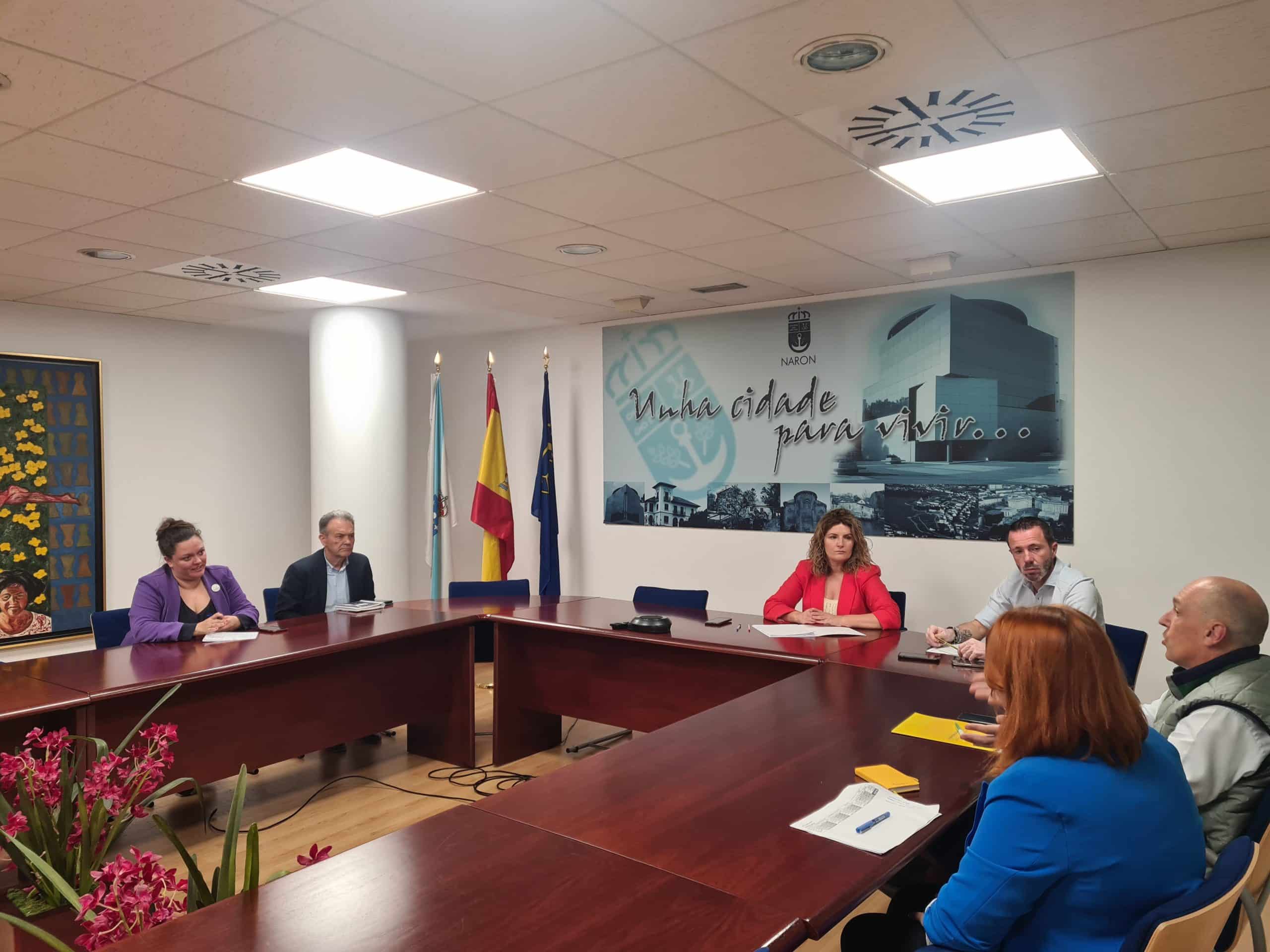 Marián Ferreiro estuvo acompañada en la reunión por los portavoces de TEGA, PP y BNG