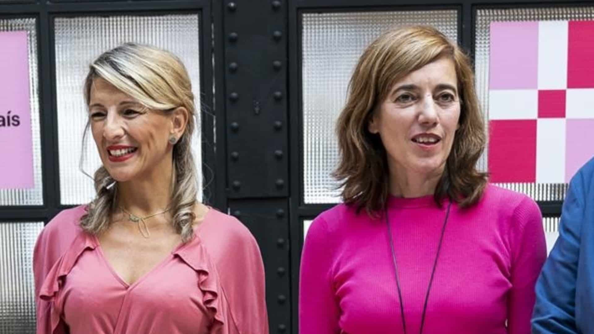 La candidata de Sumar, Yolanda Díaz, junto a la que será presidenta del partido, la ex portavoz de Compostela Aberta Marta Lois | EP