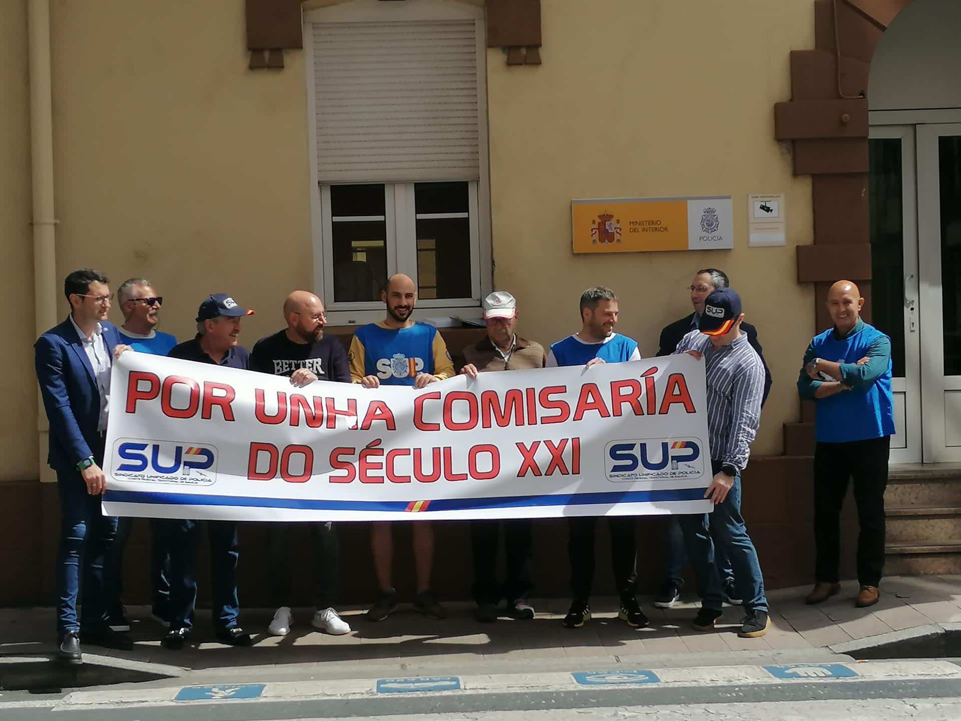 Concentración ante la comisaría de Ferrol-Narón - EUROPA PRESS