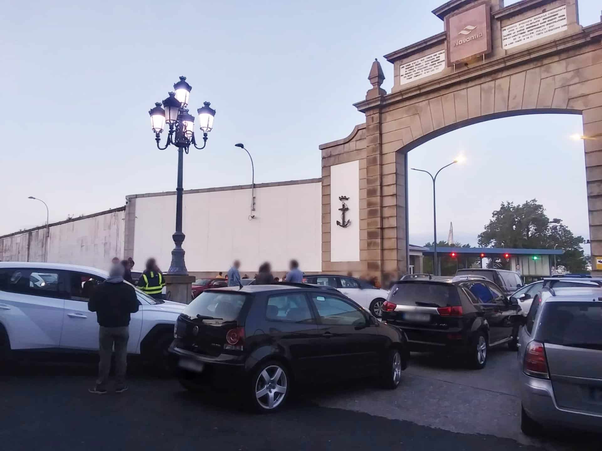Trabajadores de Navantia a las puertas del astillero de Ferrol.

Los trabajadores de Navantia Ferrol han bloqueado durante tres horas el acceso a las instalaciones del astillero en reivindicación de avances en la negociación de un nuevo convenio colectivo.

SOCIEDAD AUTONOMÍAS