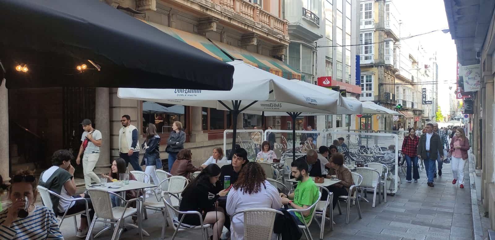 Ambiente en la calle Real